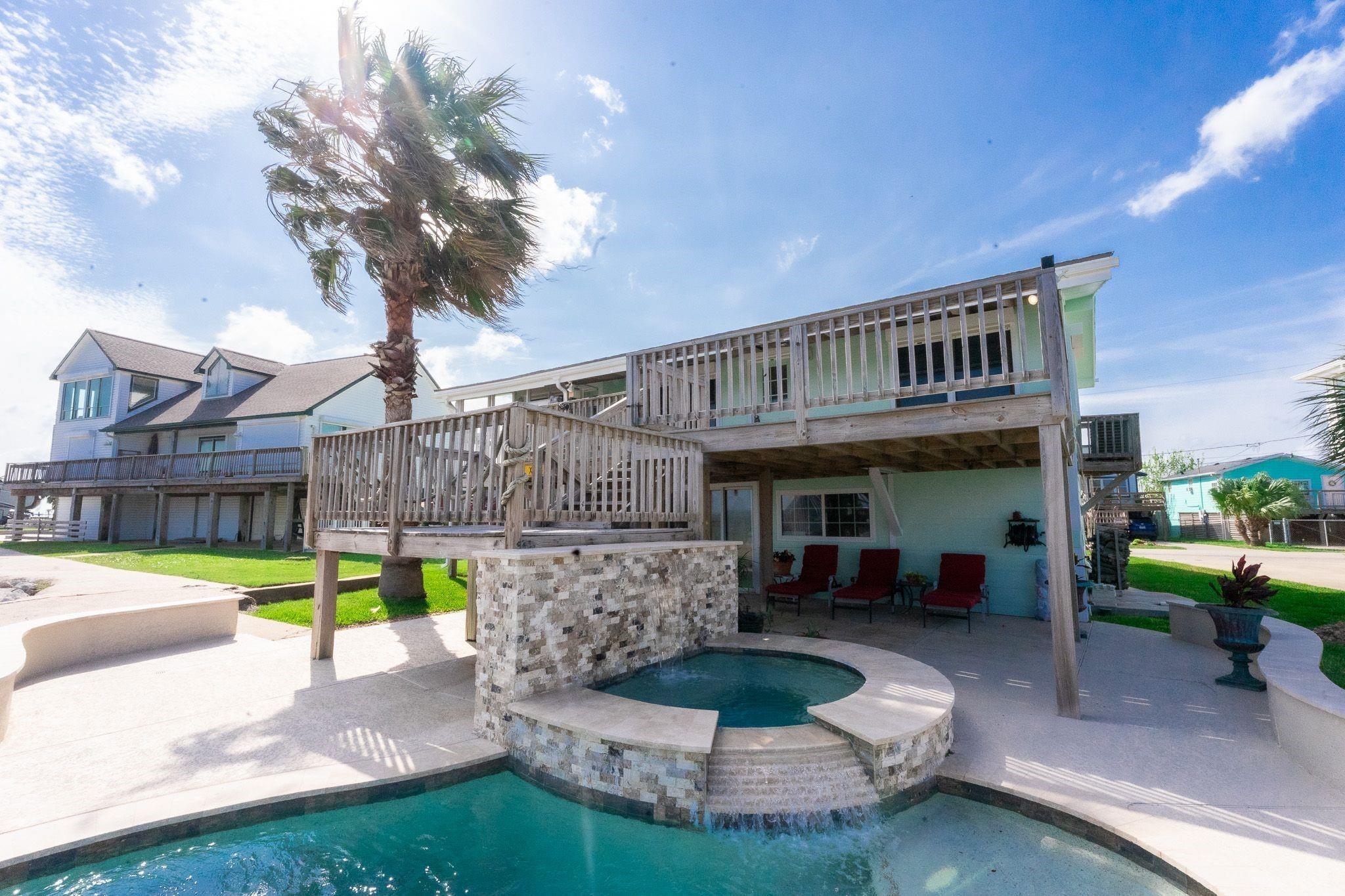 8th St, Dickinson, TX 77539