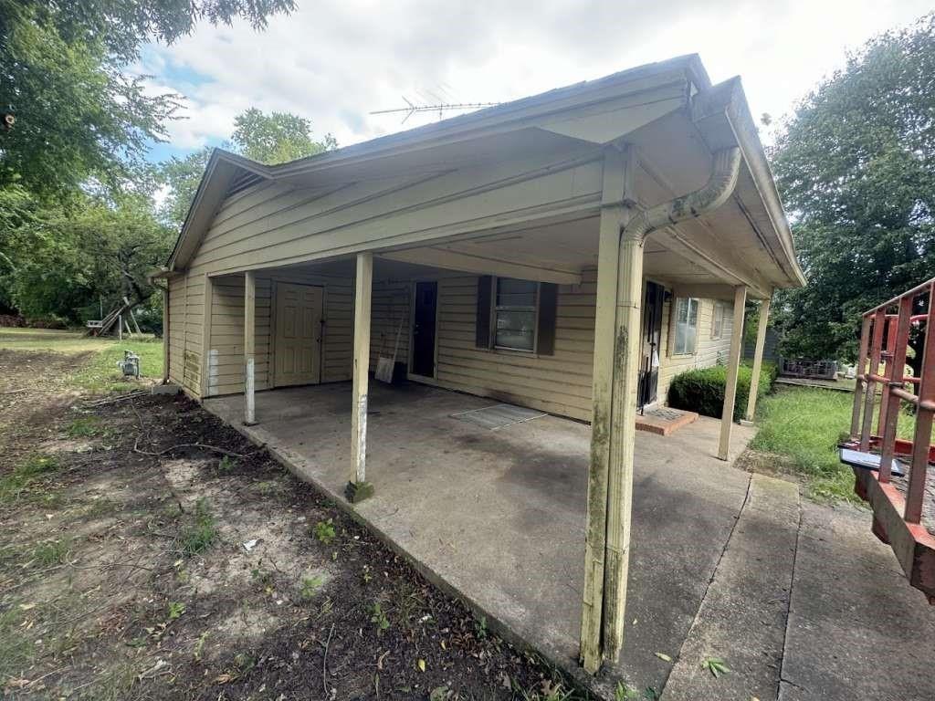 W Dallas St, Wolfe City, TX 75496