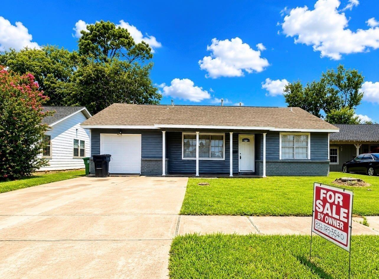 Roper St, Houston, TX 77034