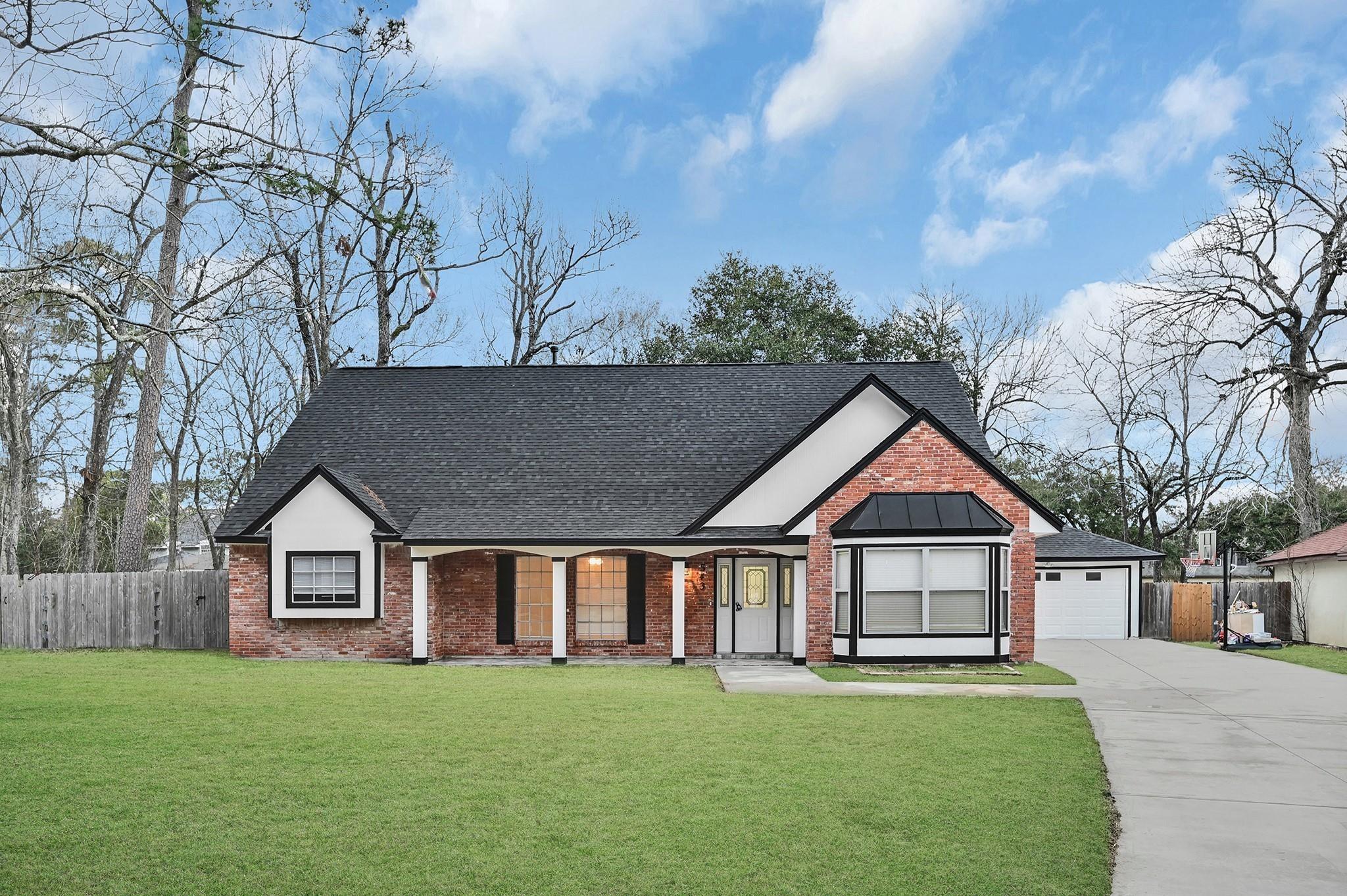 Roanoke Dr, Conroe, TX 77302