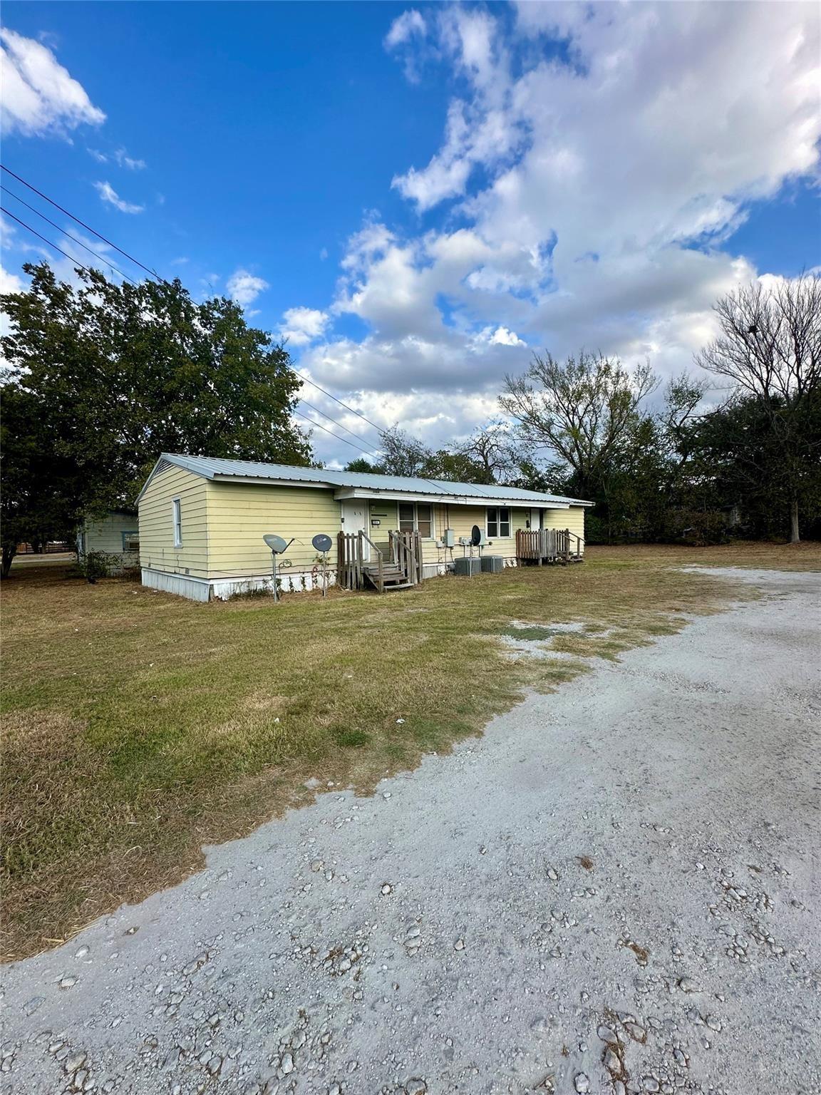 N Dallas St, Groesbeck, TX 76642