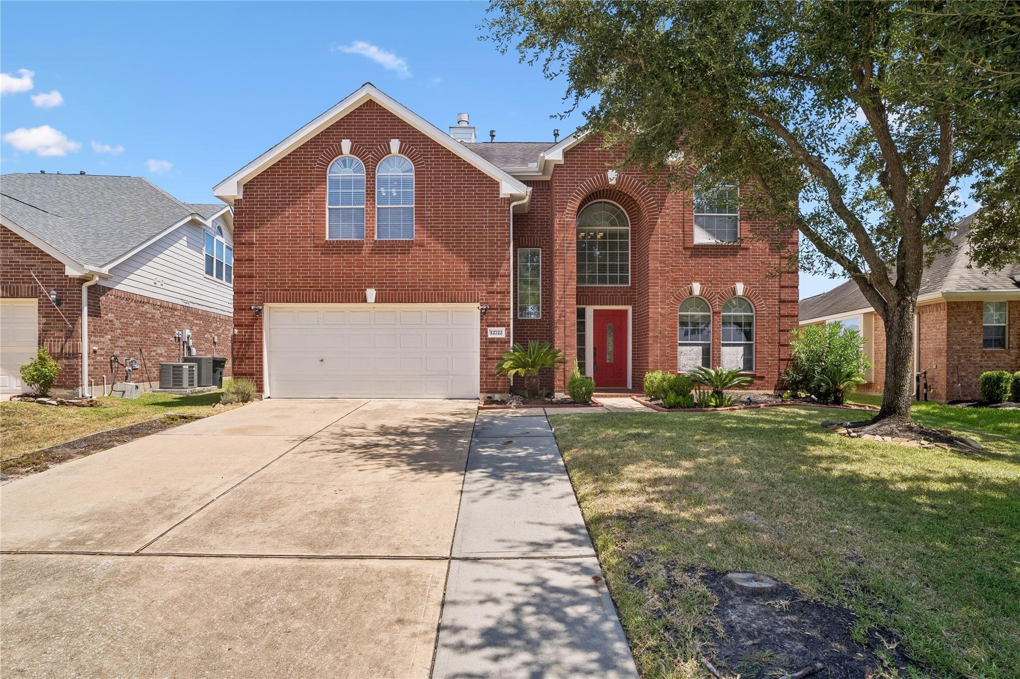 Carriage Glen Dr, Tomball, TX 77377