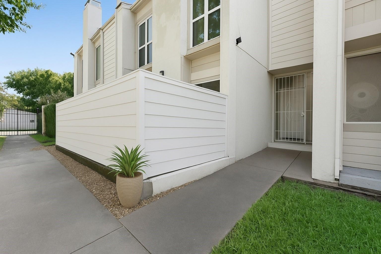Winsome Ln, Houston, TX 77057