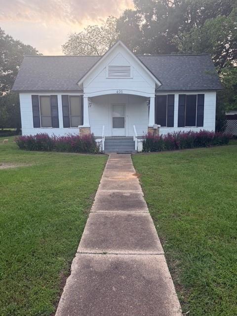 S 10th St, Crockett, TX 75835