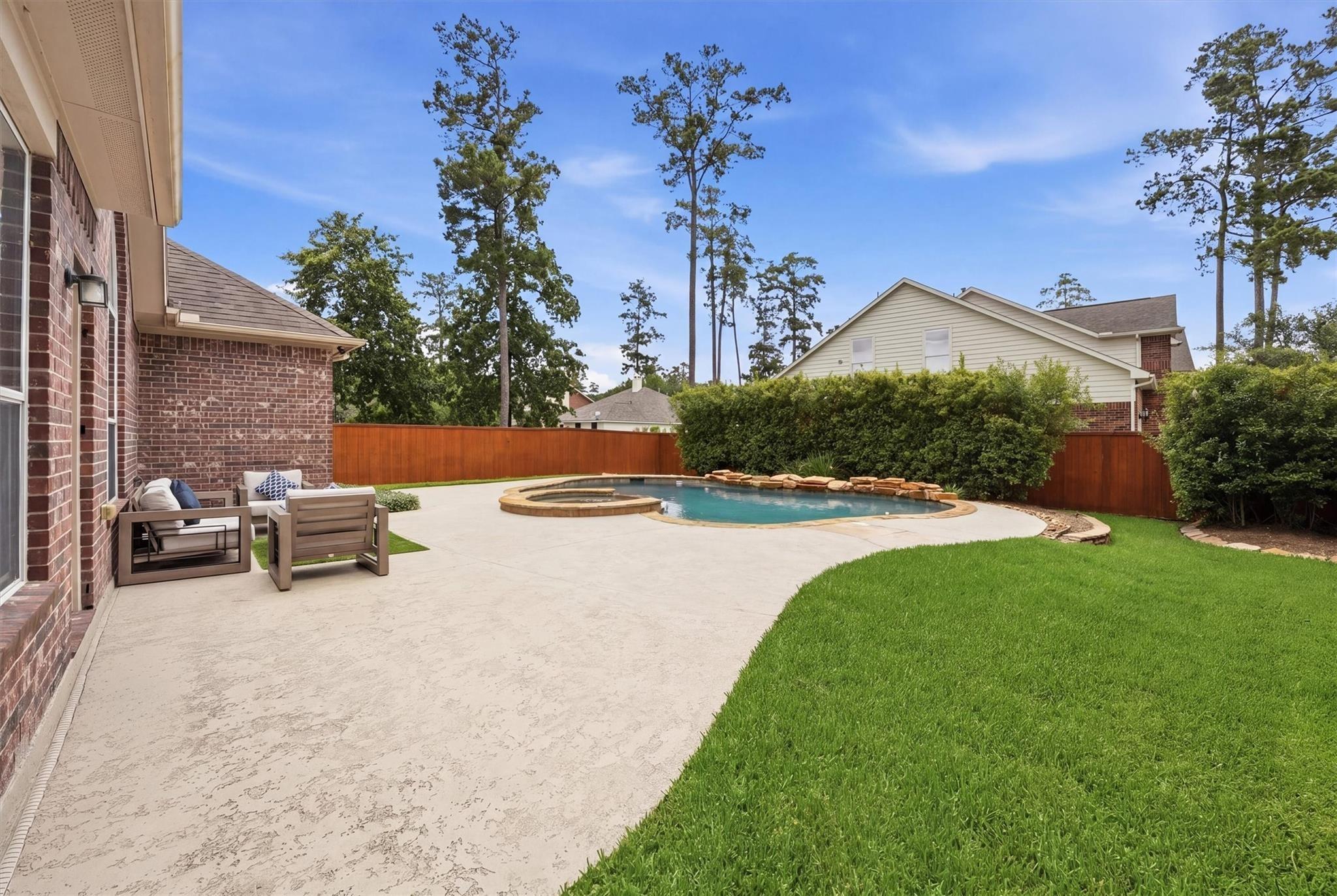 S Rocky Point Cir, Spring, TX 77389