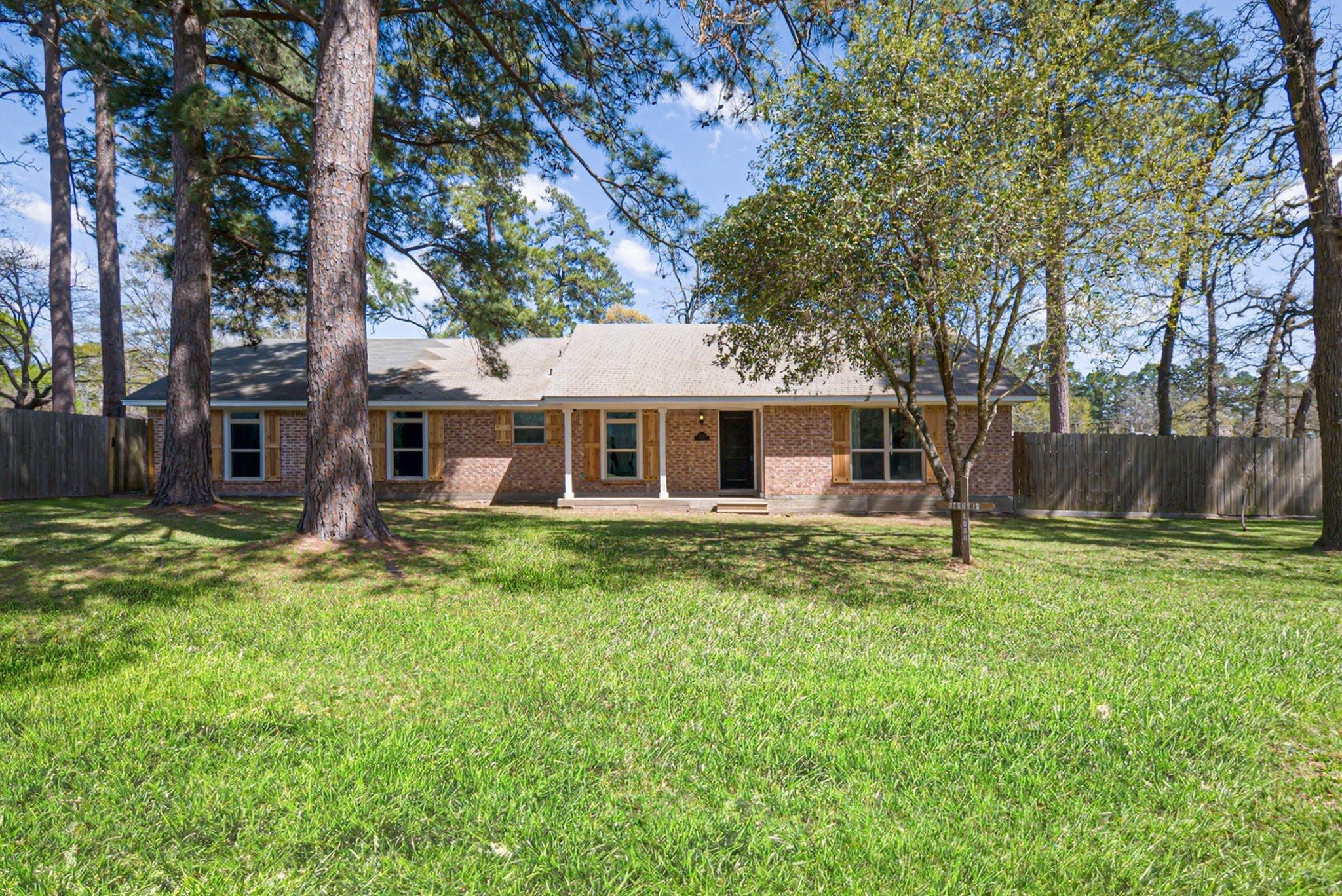 E Lakeshore Dr, Magnolia, TX 77355