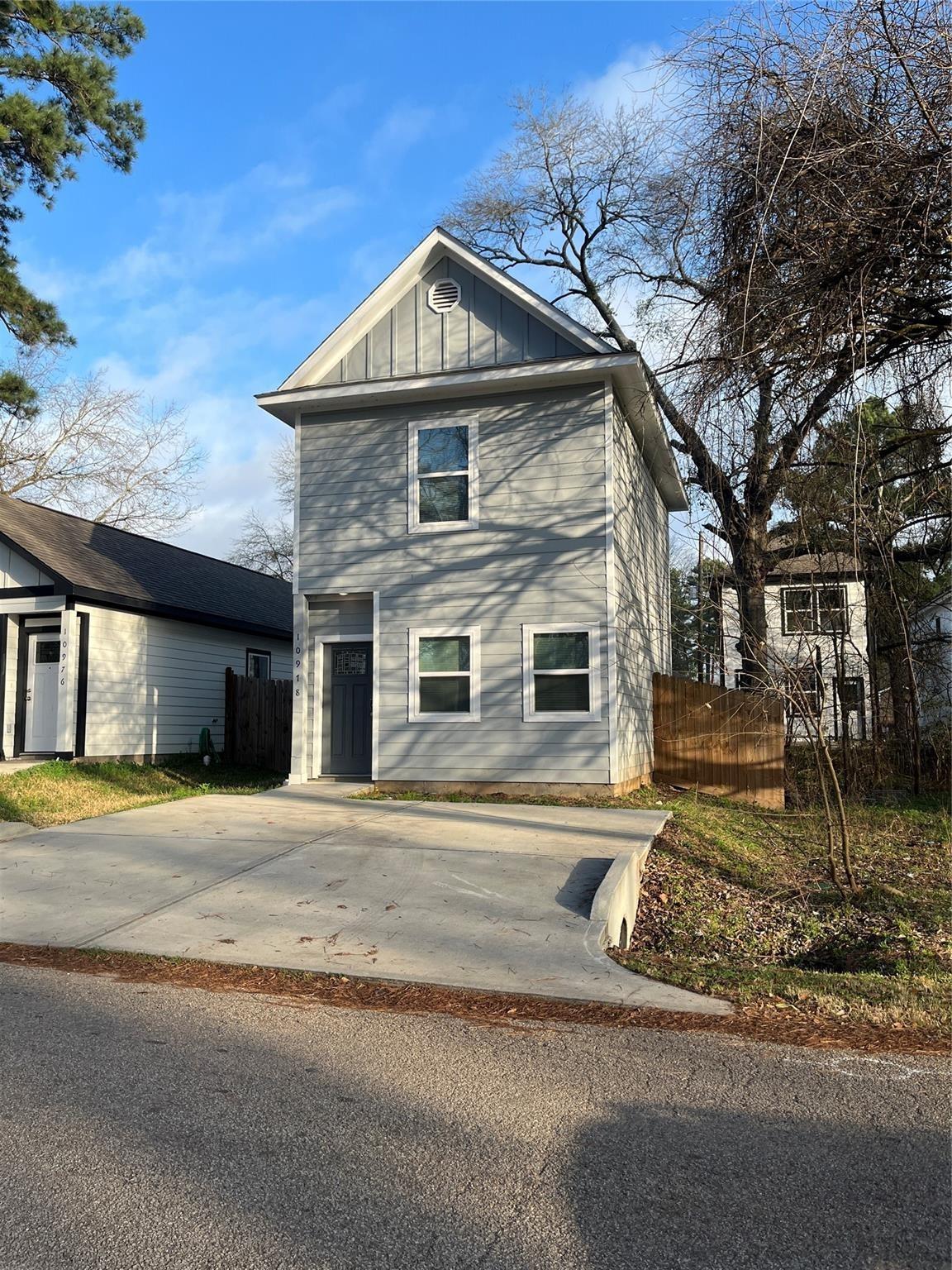 Maywood St, Willis, TX 77318