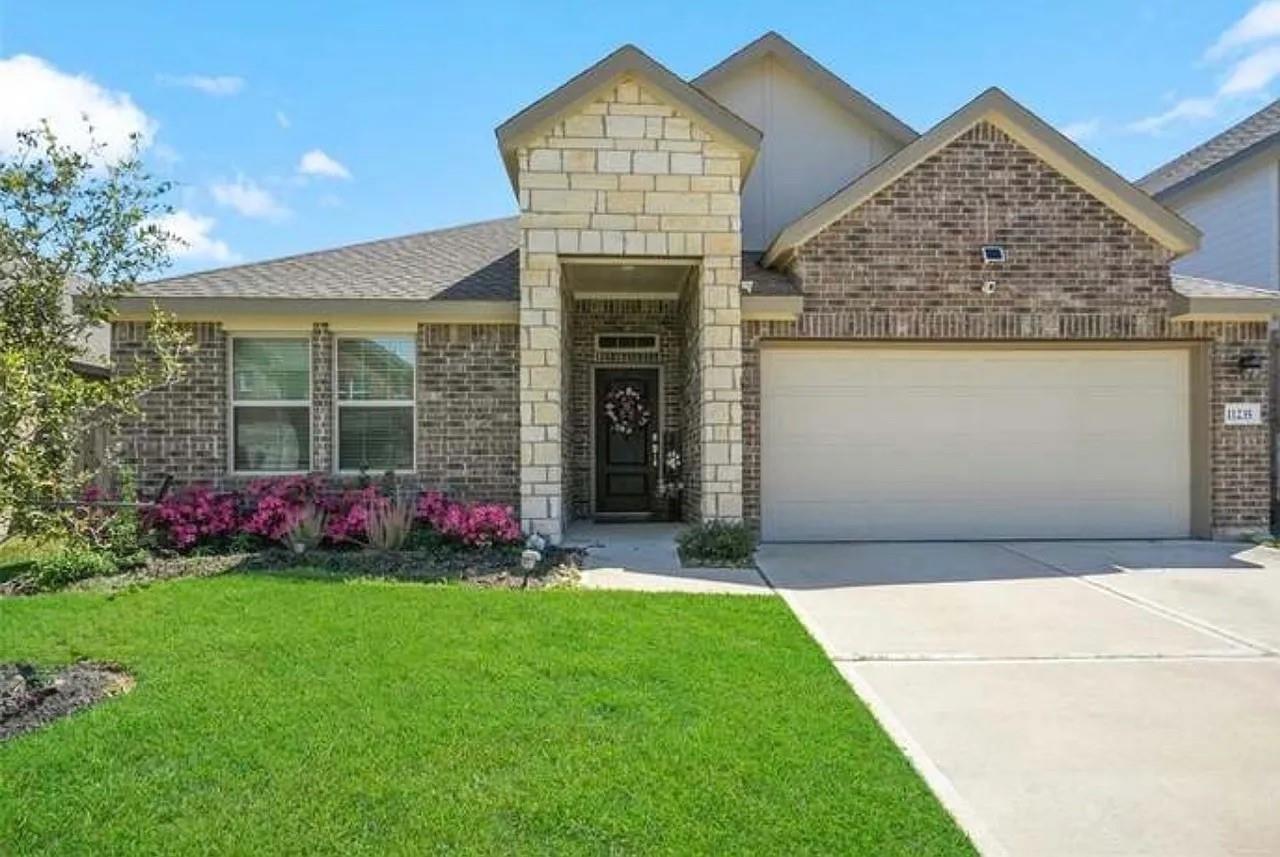 Stirton Dr, Tomball, TX 77375