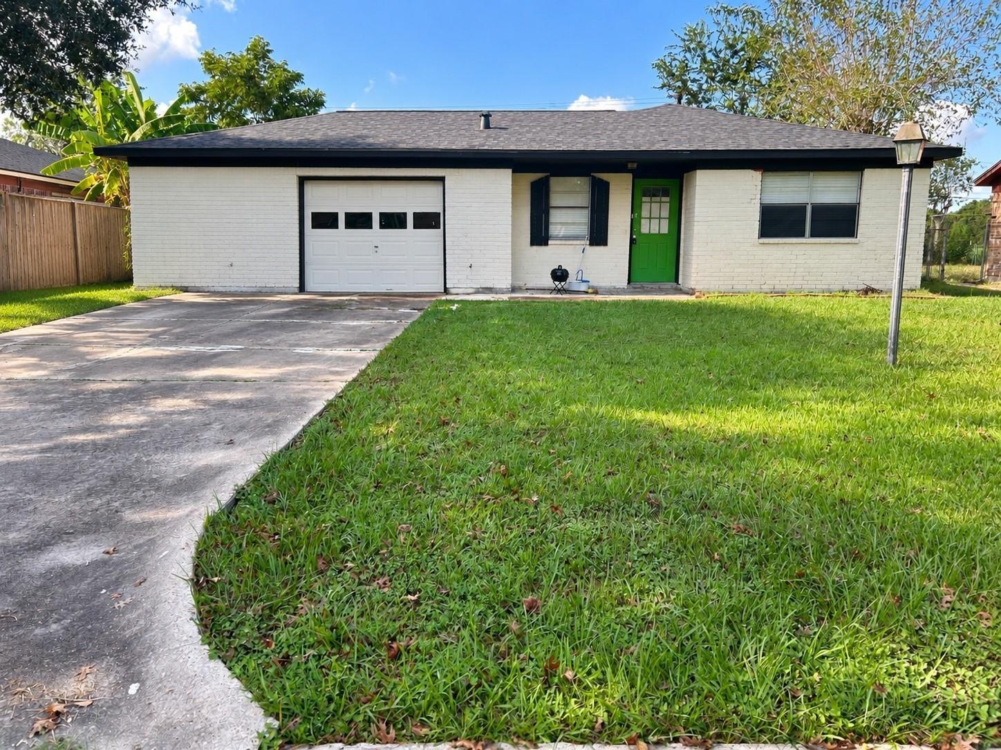 Linda Ln, Alvin, TX 77511
