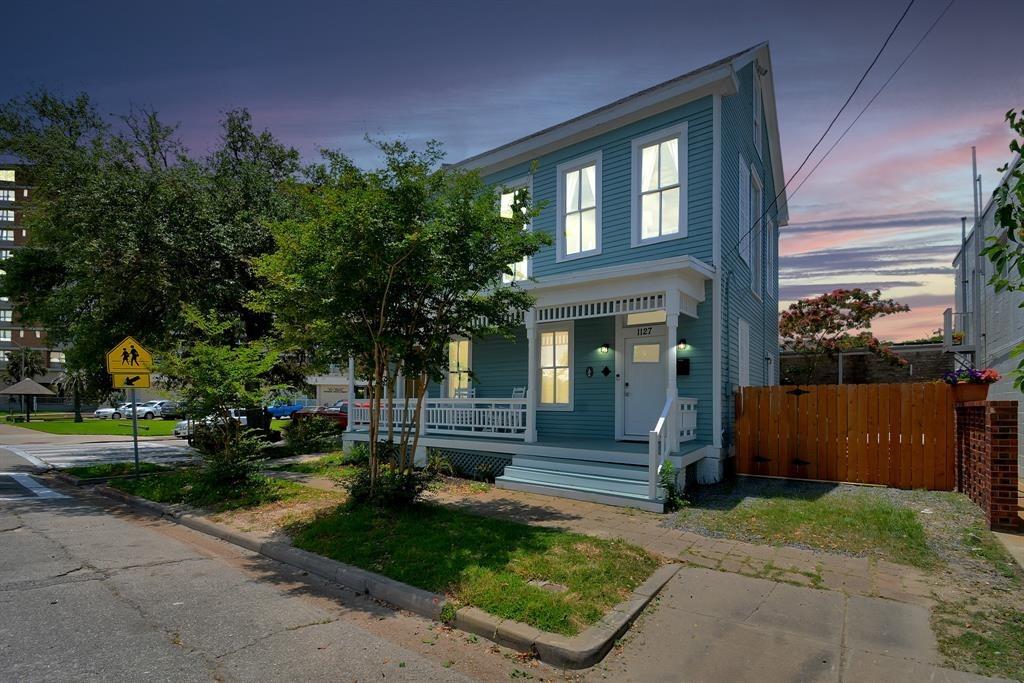 21st St, Galveston, TX 77550