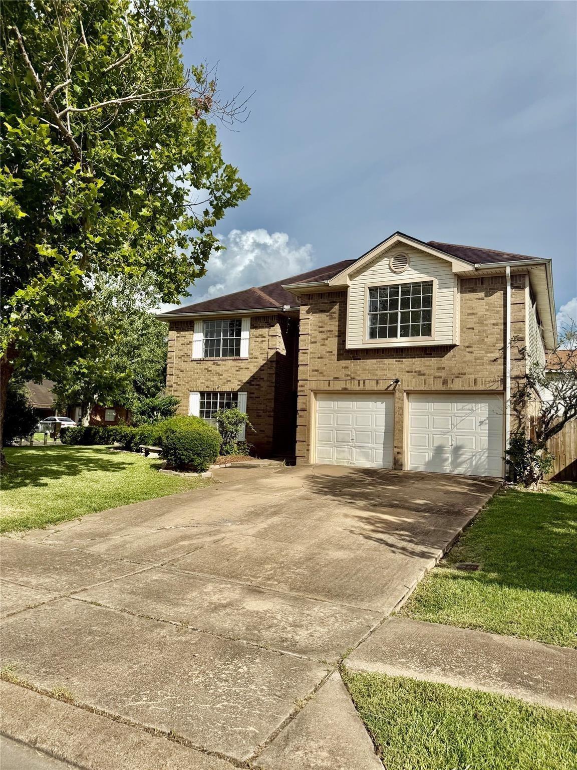 Almond Dr, Lake Jackson, TX 77566