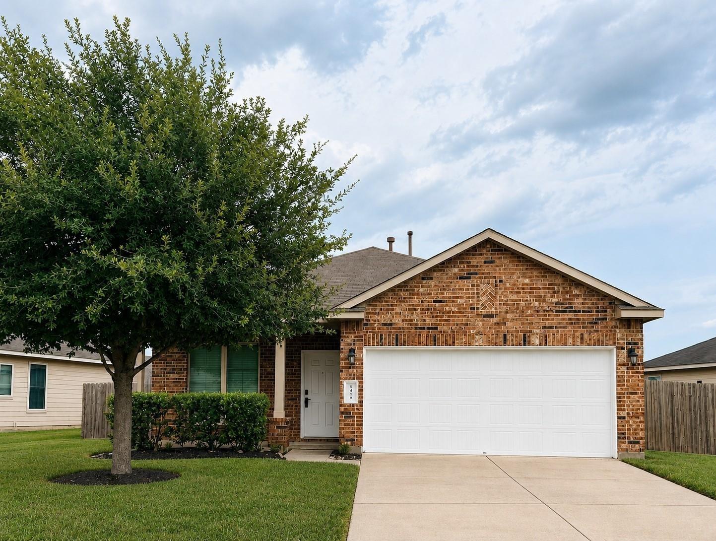 Roaring Peaks Ln, Katy, TX 77449