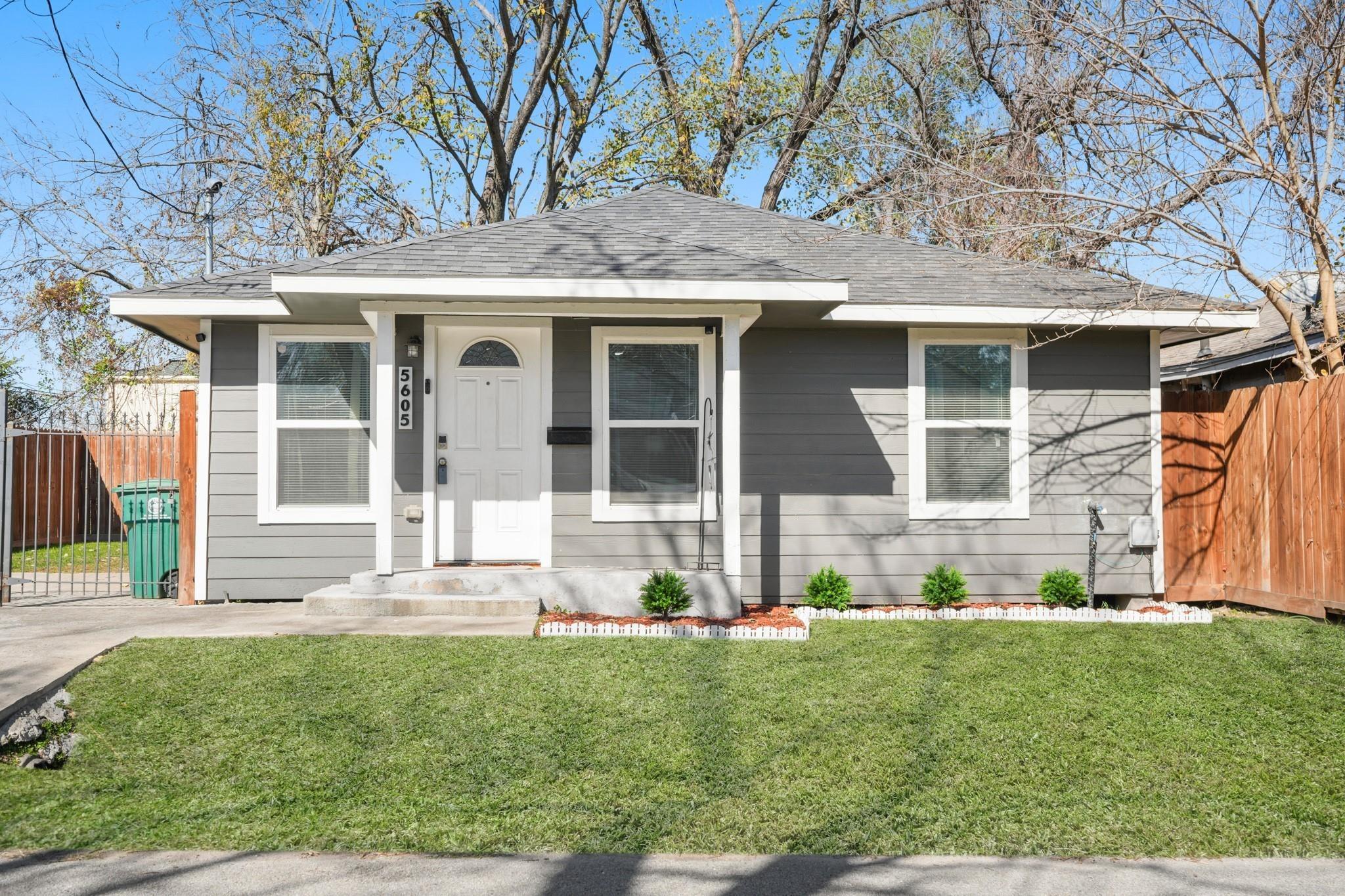 Colfax St, Houston, TX 77020