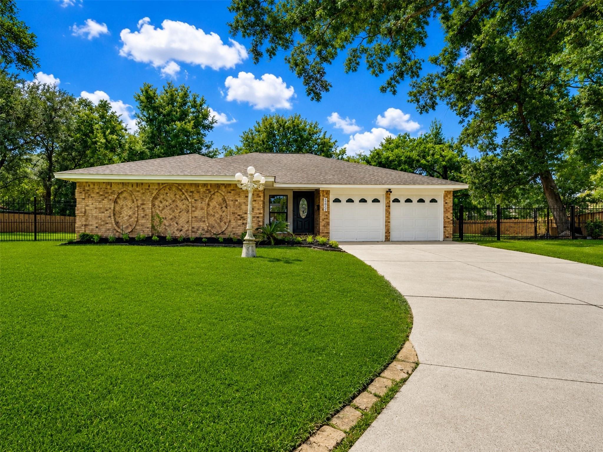 Louisville St, Houston, TX 77015