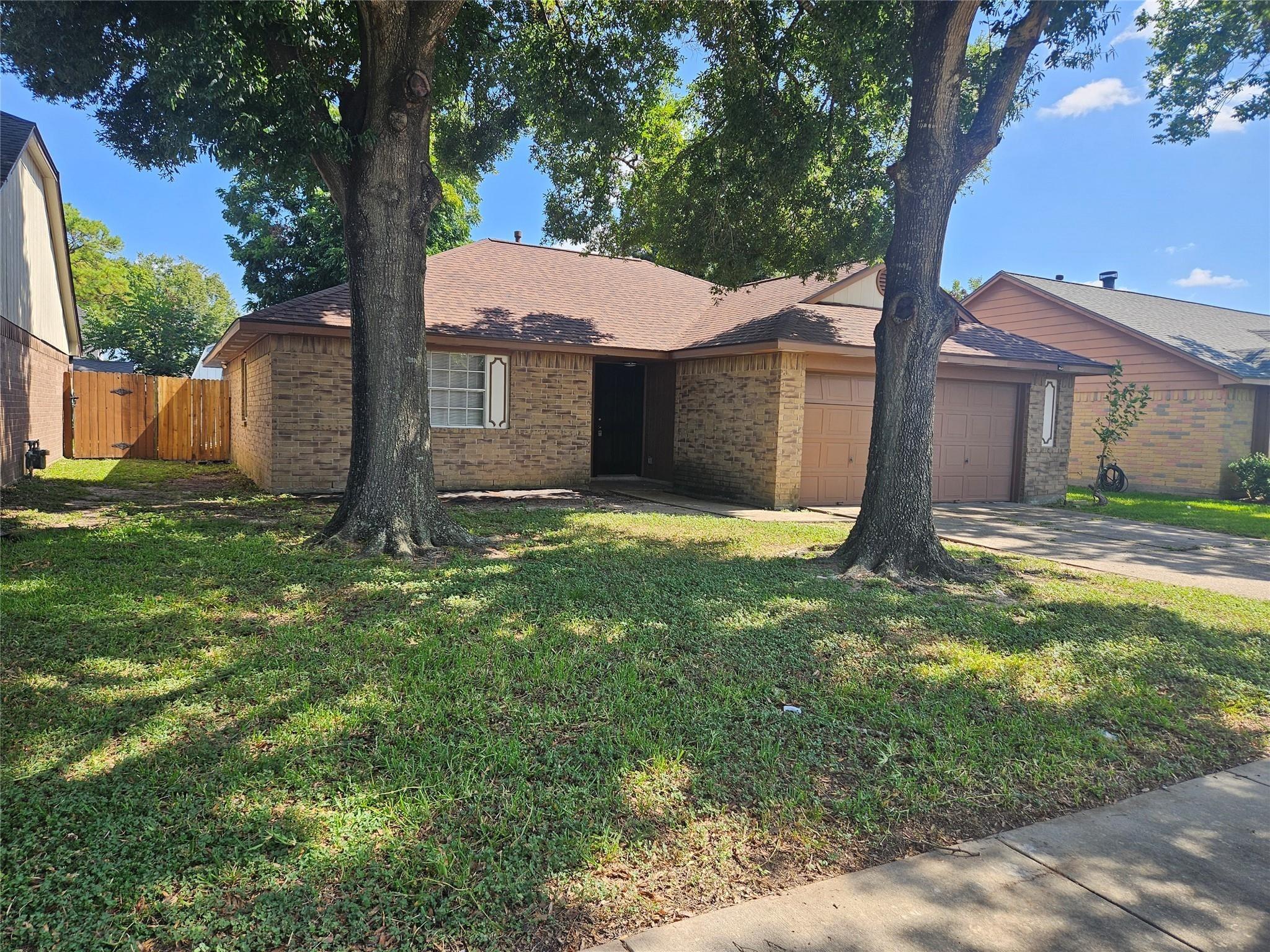 Mulberry Ct, La Porte, TX 77571