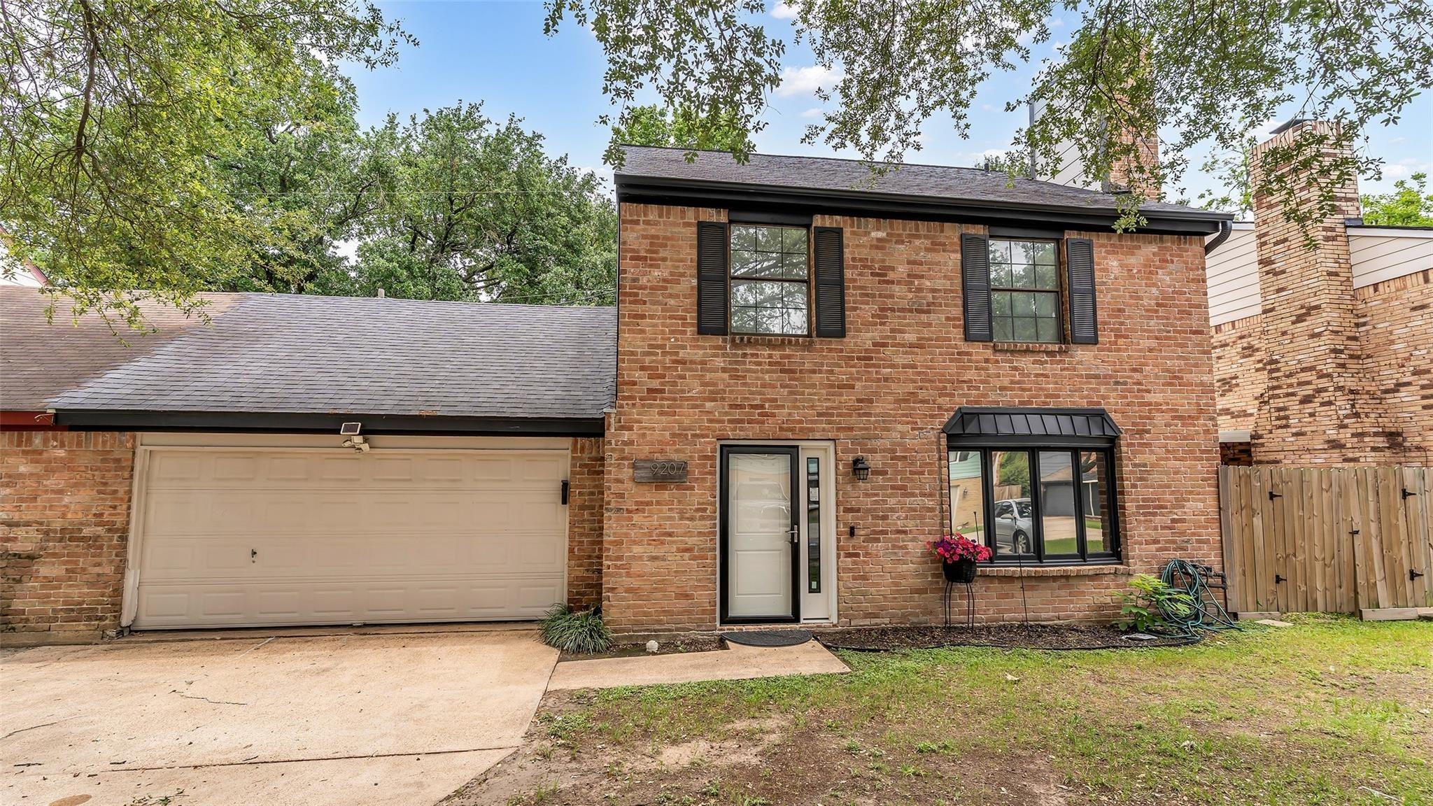 Barr Cir, Houston, TX 77080