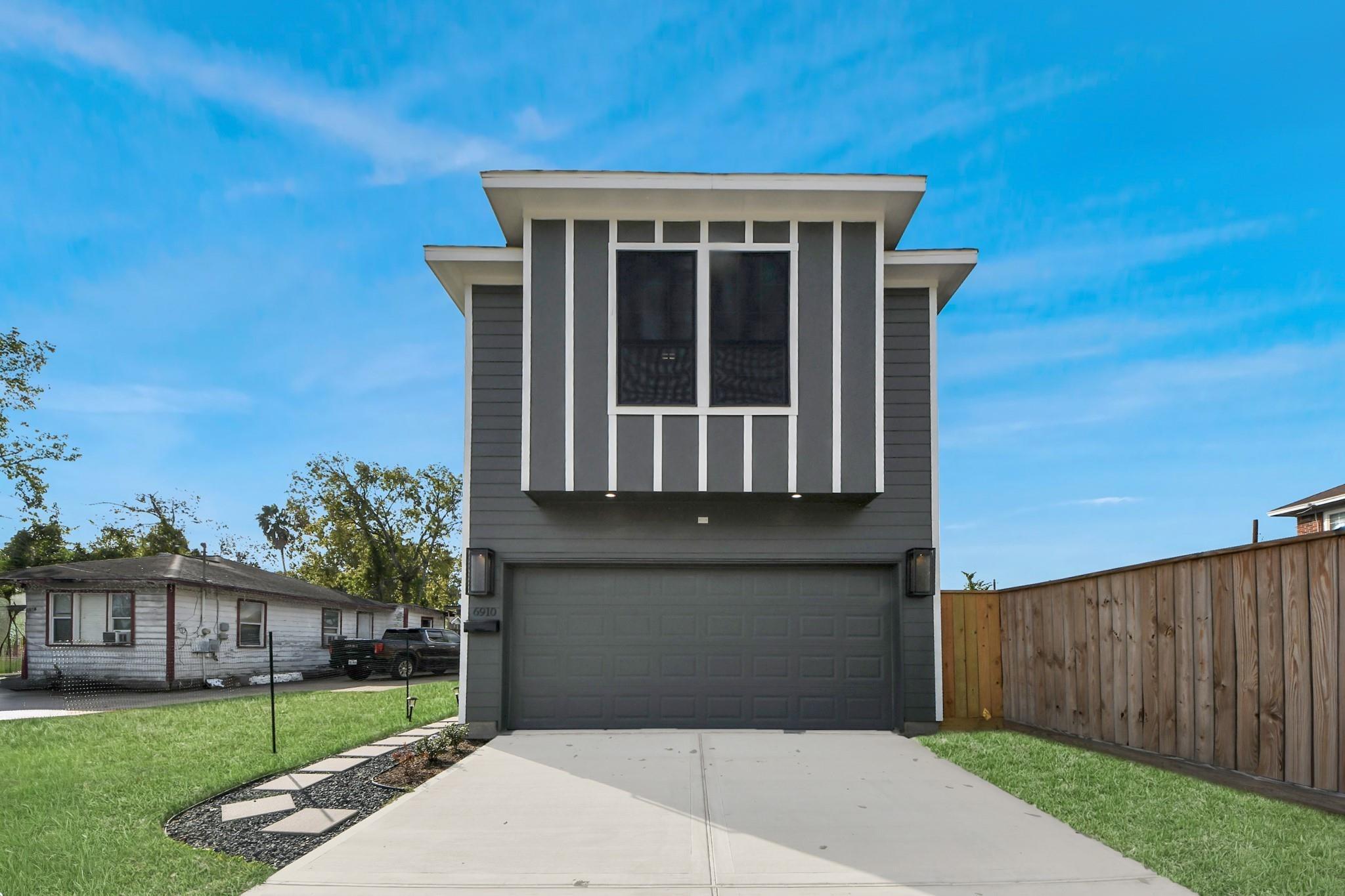 J W Peavy Dr, Houston, TX 77011