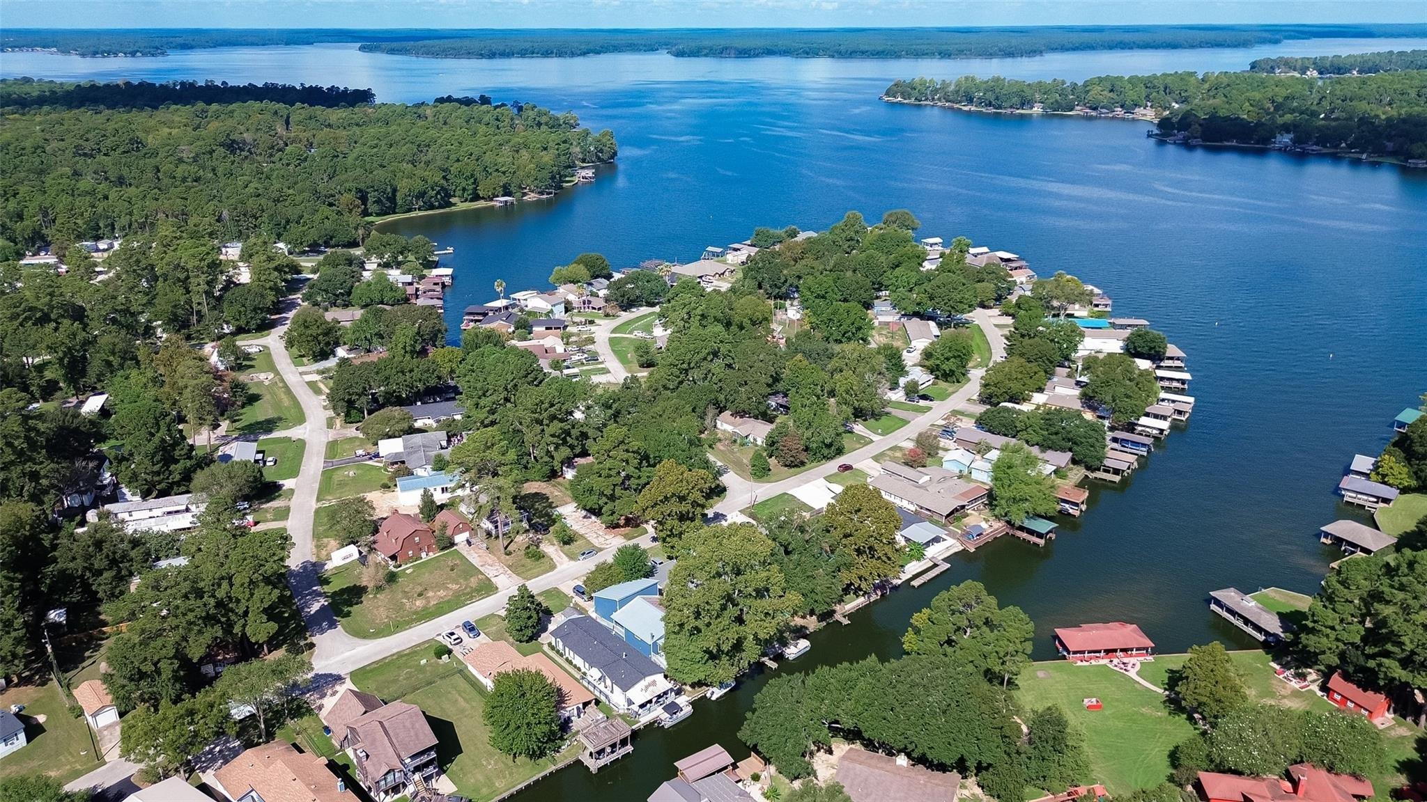 Shadow Bay Dr, Willis, TX 77318