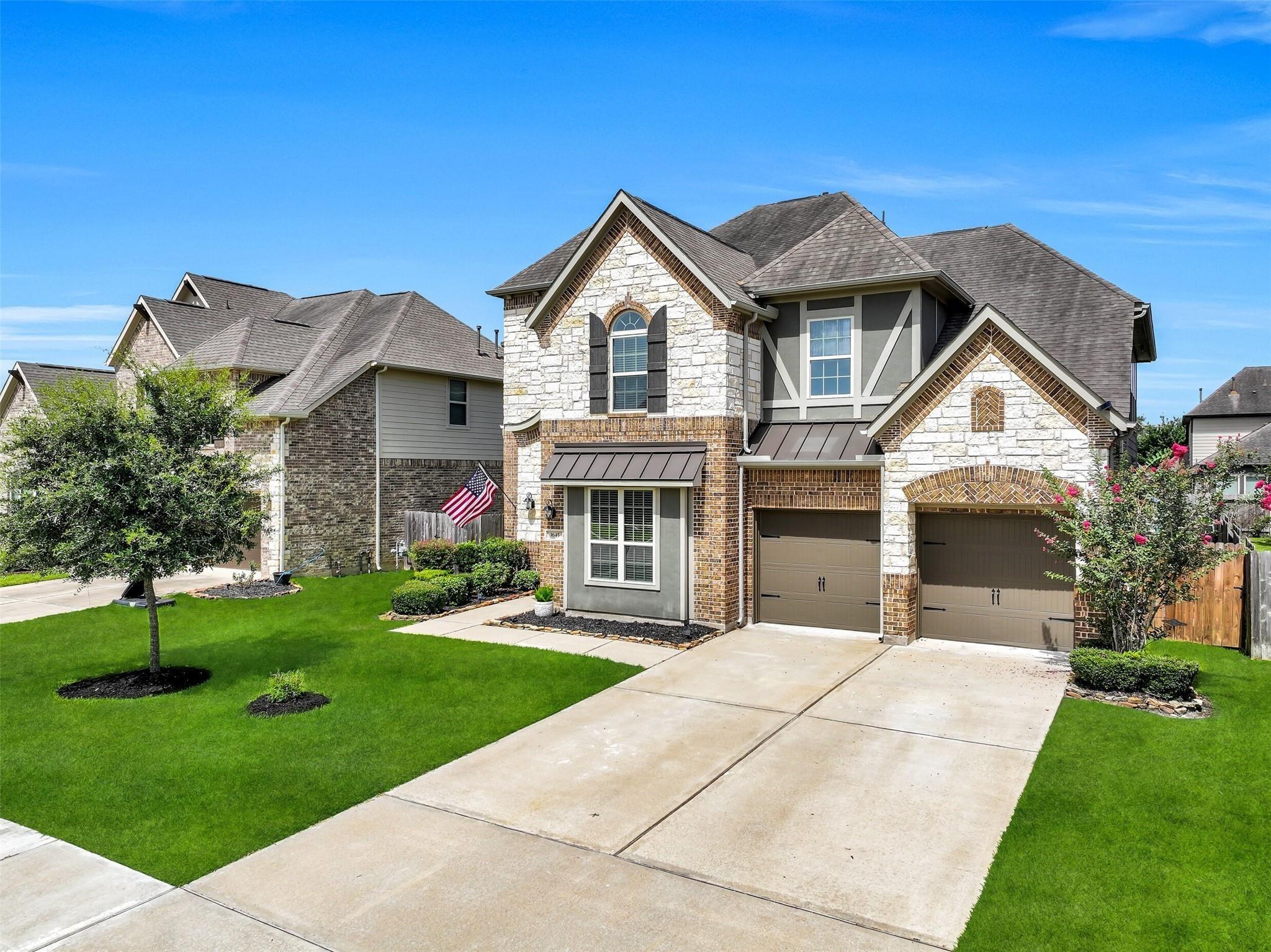 Longwood Glen Ln, Friendswood, TX 77546