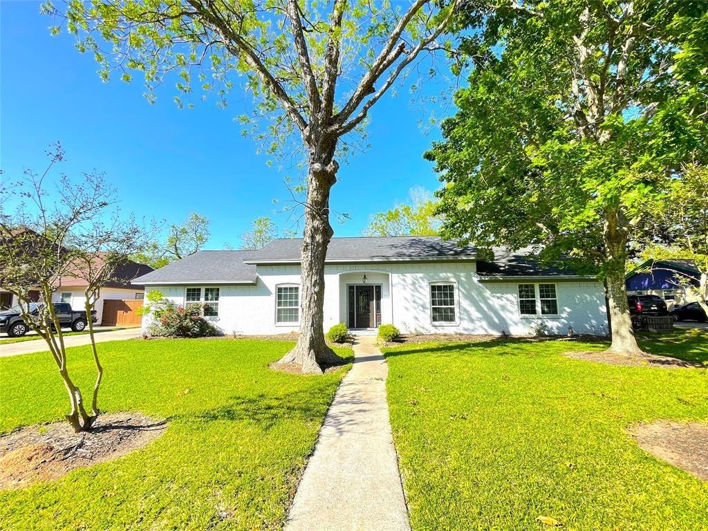 Huckleberry Dr, Lake Jackson, TX 77566