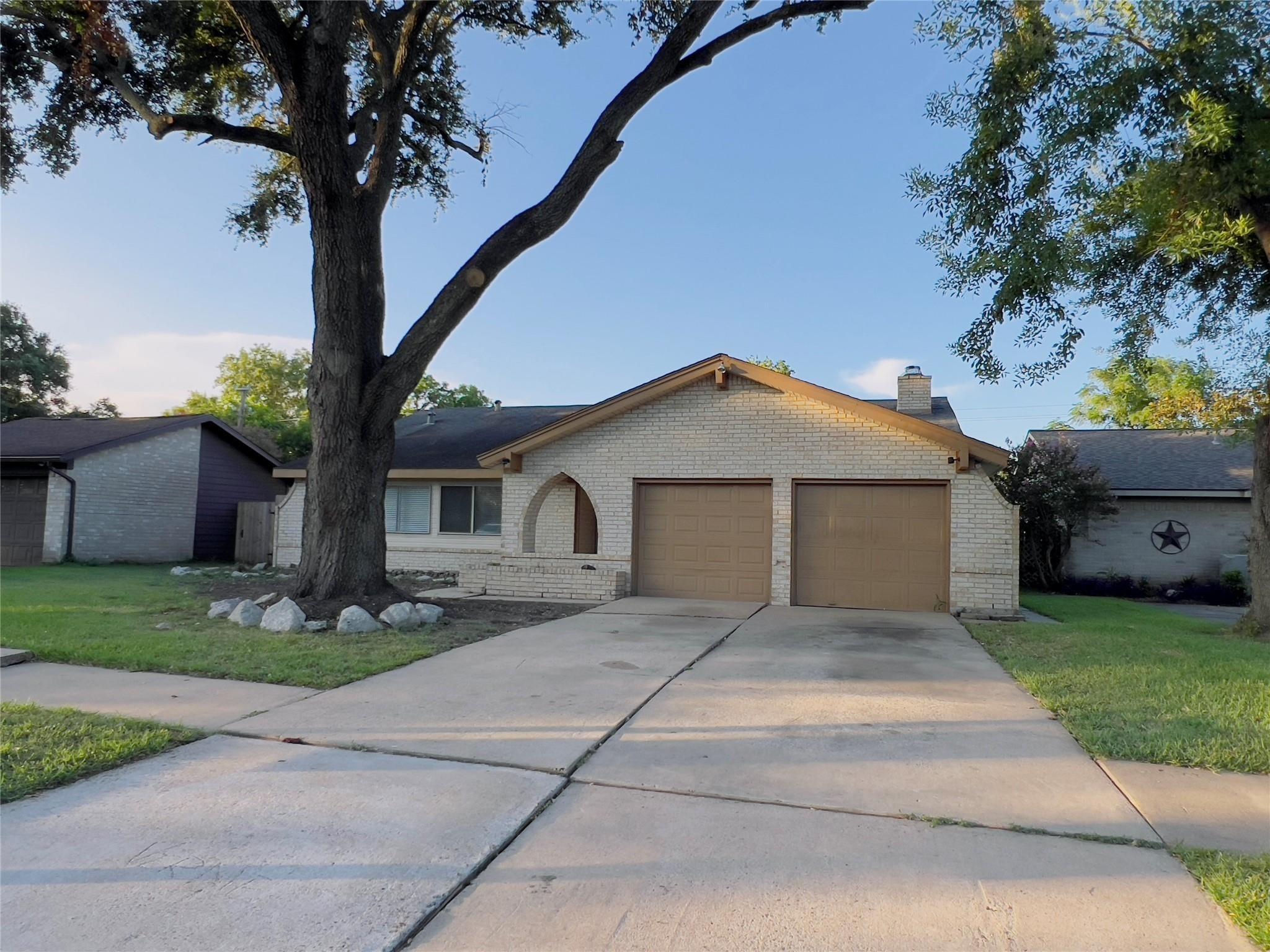 Ravensworth Dr, Houston, TX 77031