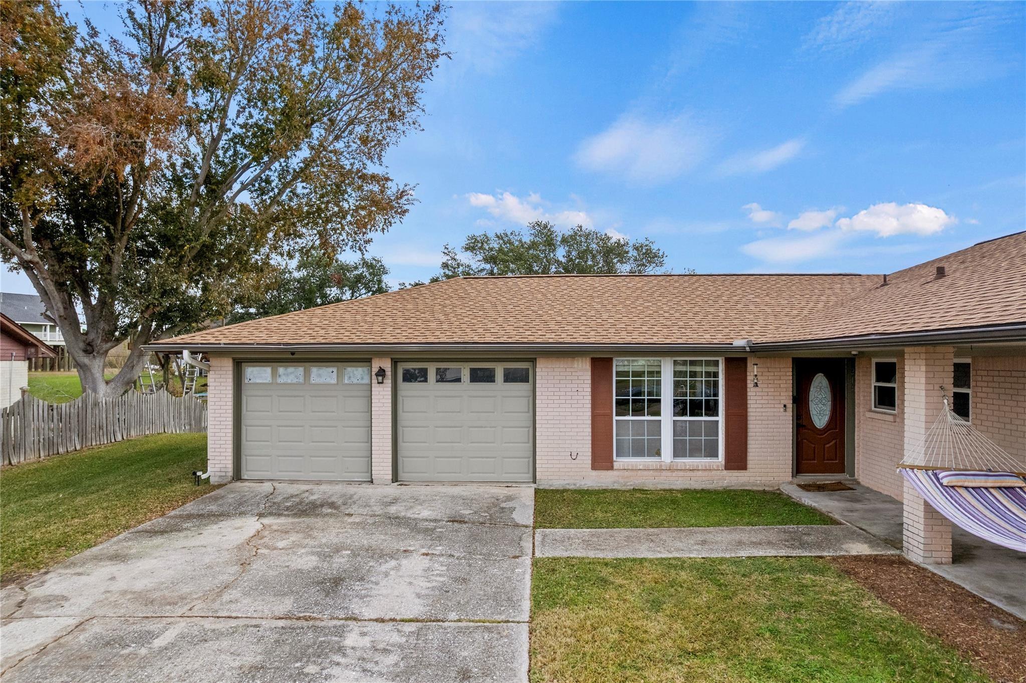 Yaupon Dr, Baytown, TX 77520