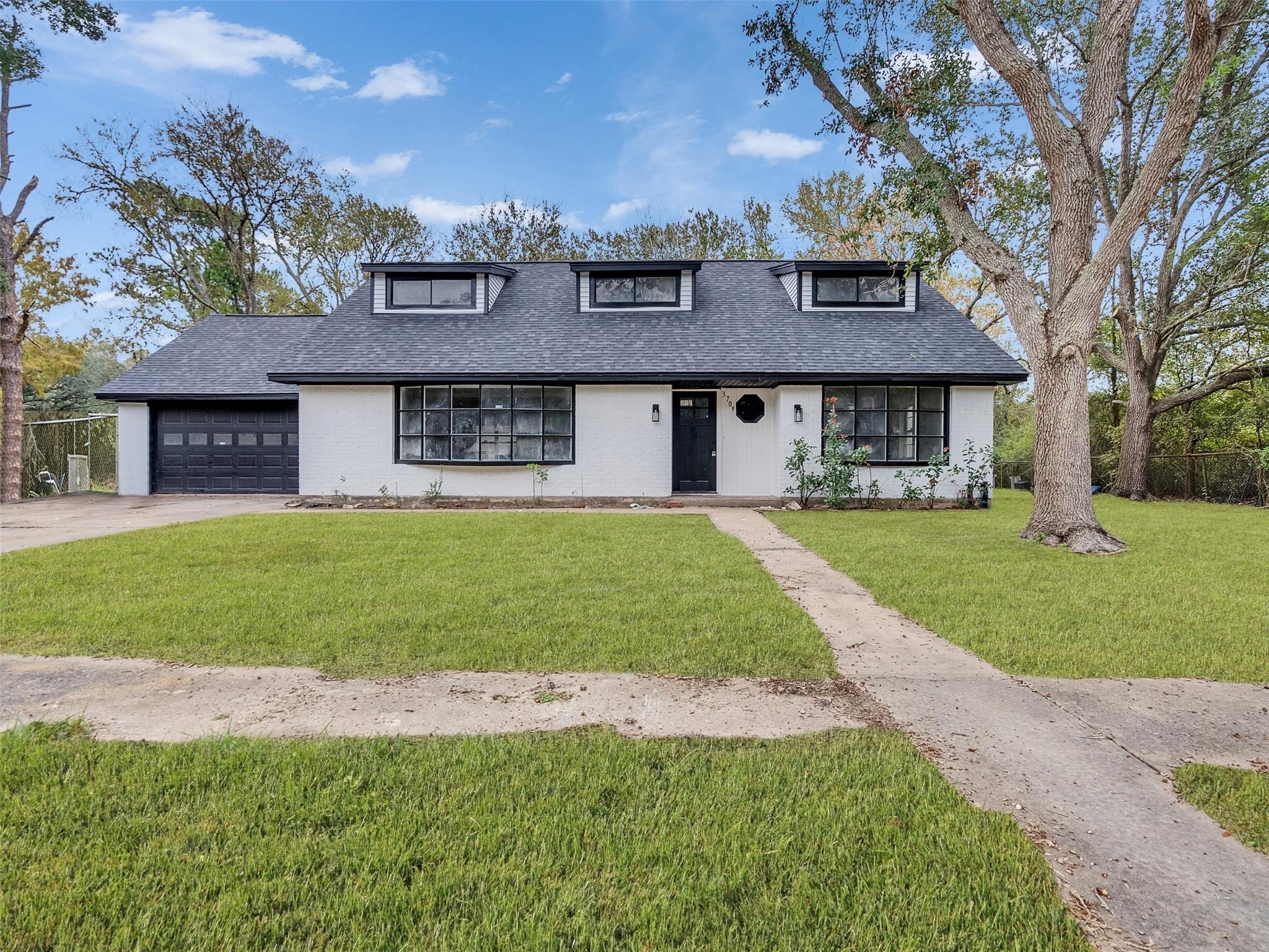Kettering Ave, Bay City, TX 77414