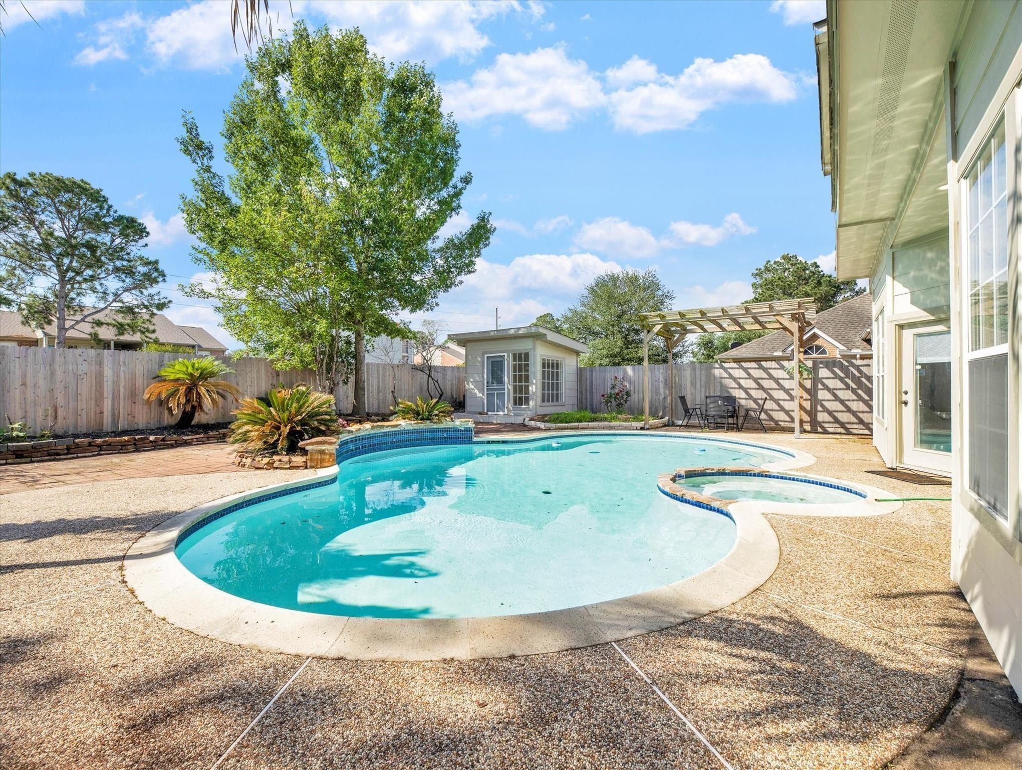 River Garden Dr, Houston, TX 77095