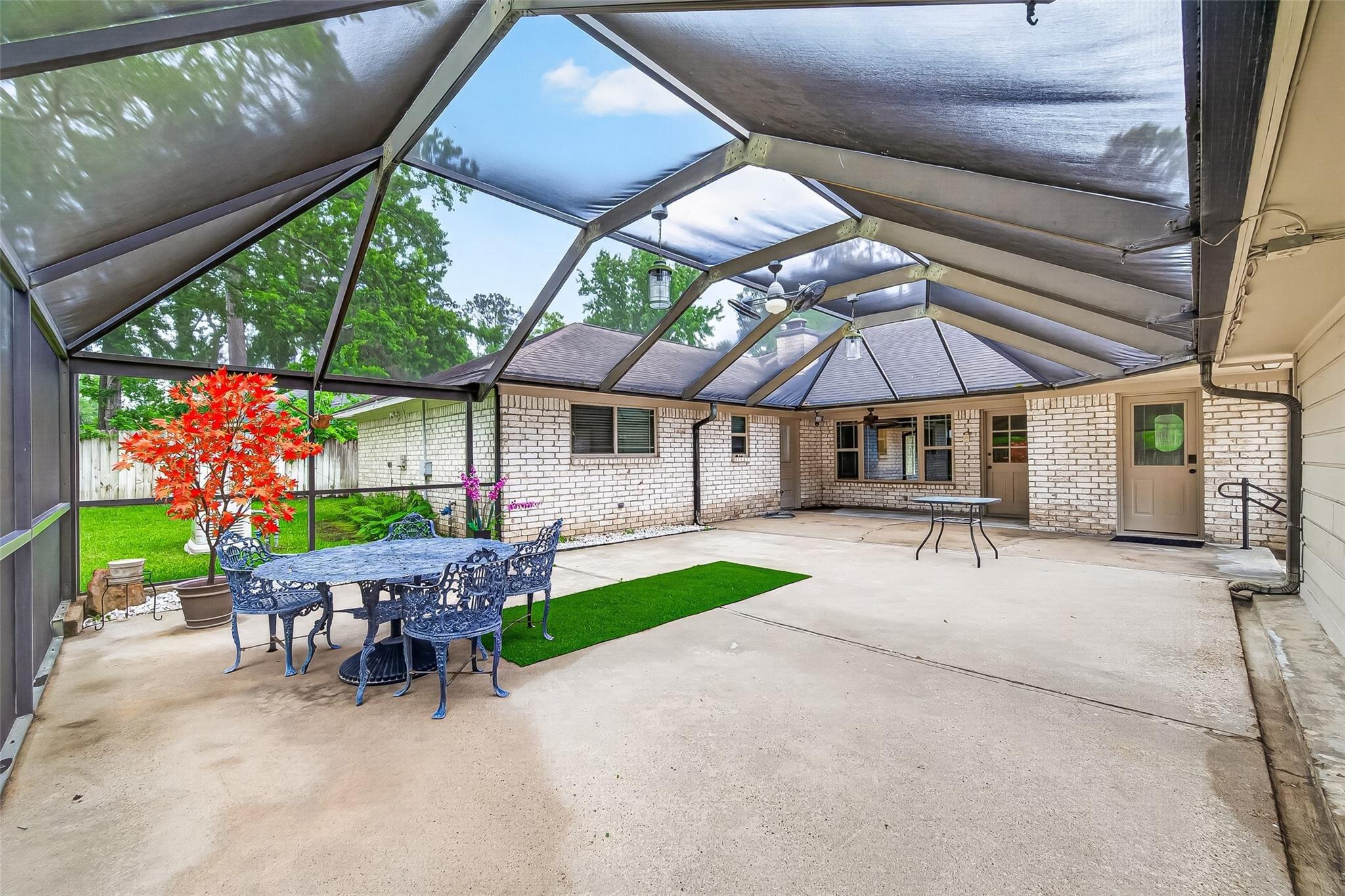 Holly Springs Dr, Conroe, TX 77302