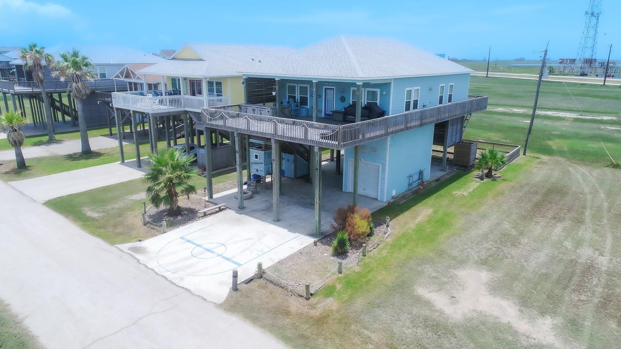 Jolly Roger Dr, Freeport, TX 77541