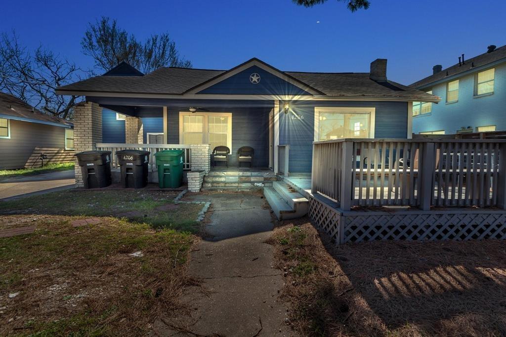 Walker St, Houston, TX 77023