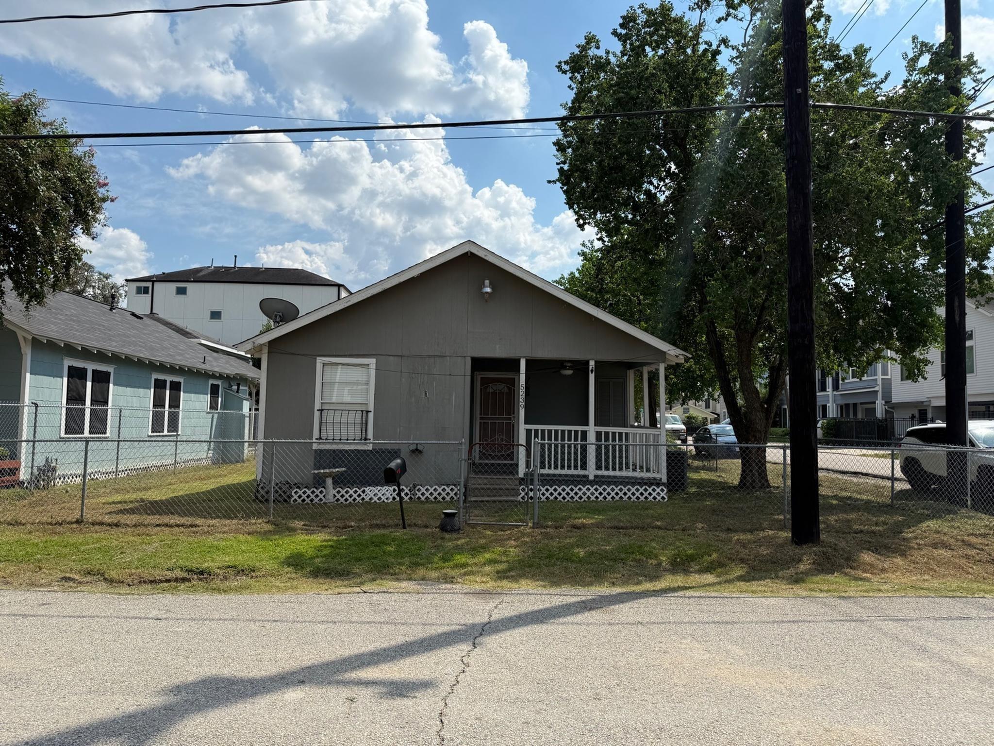 Kiam St, Houston, TX 77007