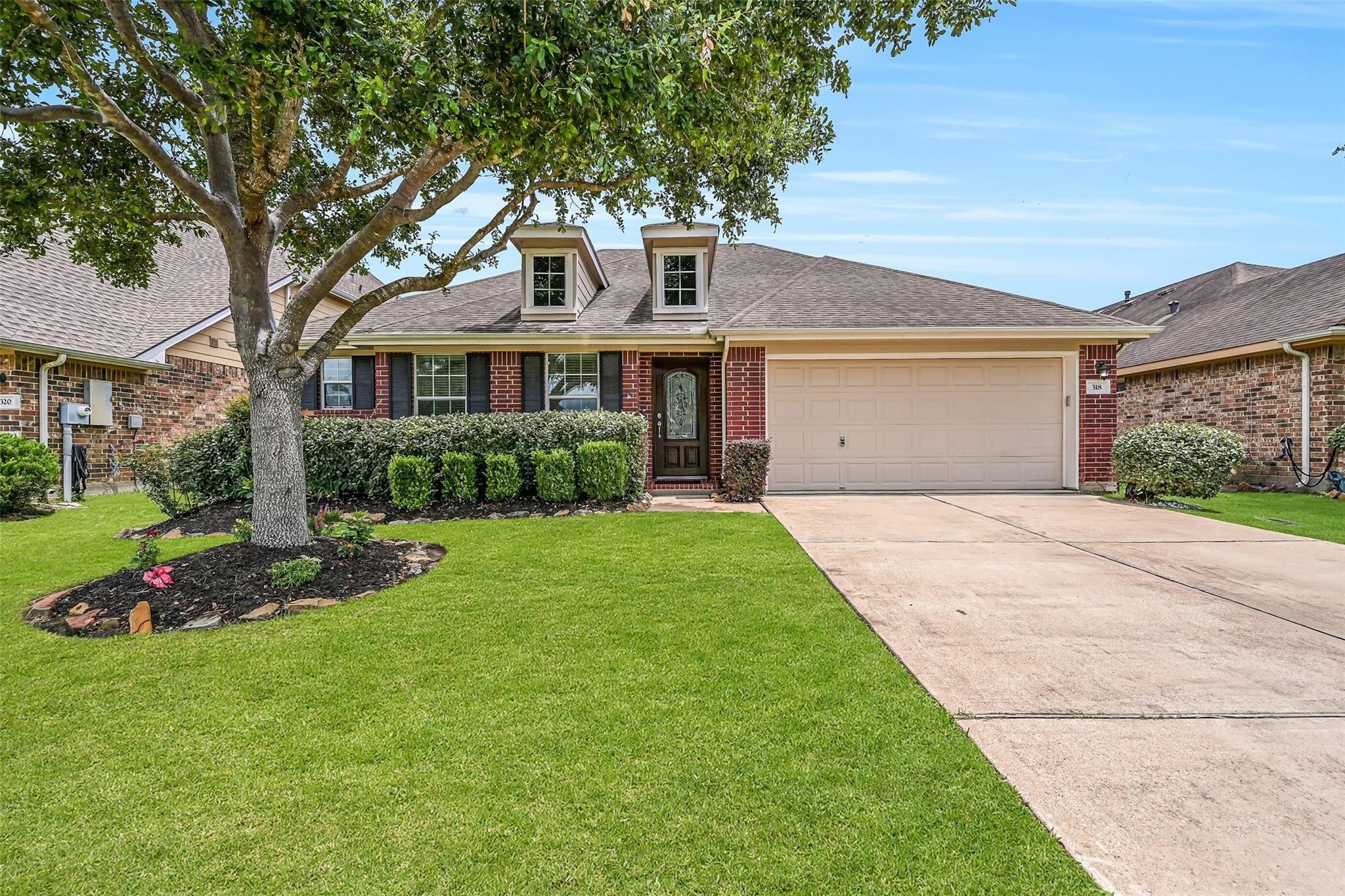 Lake Line Dr, Alvin, TX 77511