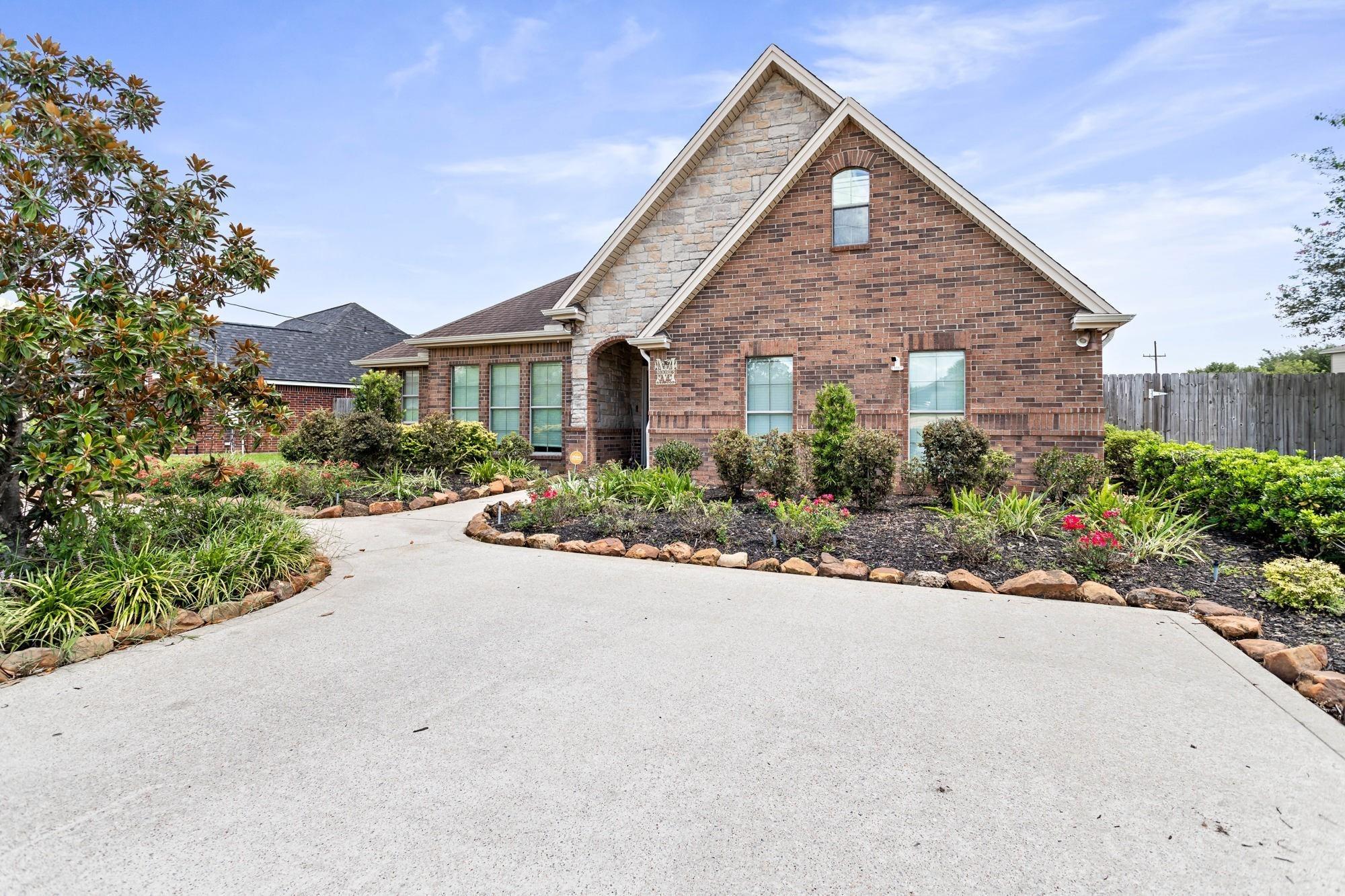 Westgate Ln, Lumberton, TX 77657