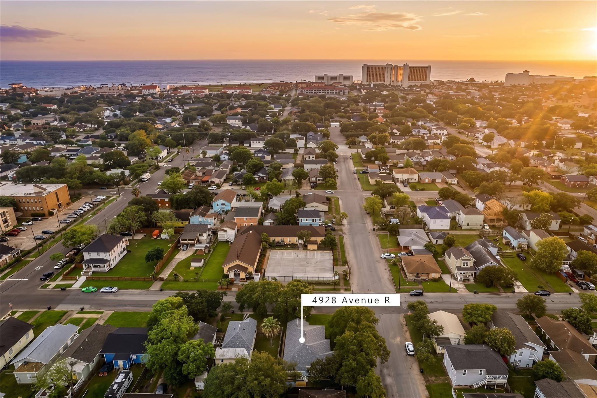 Avenue R, Galveston, TX 77551