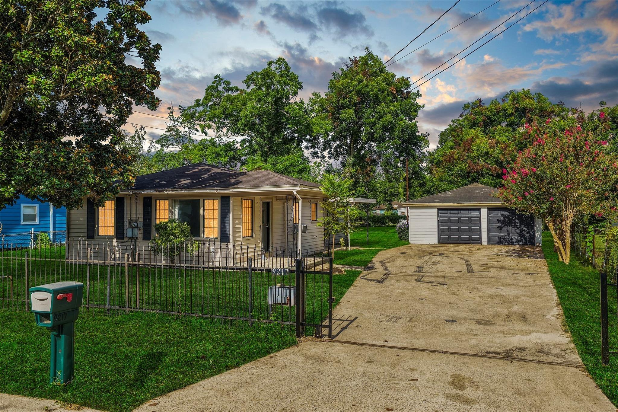 Camay Dr, Houston, TX 77016