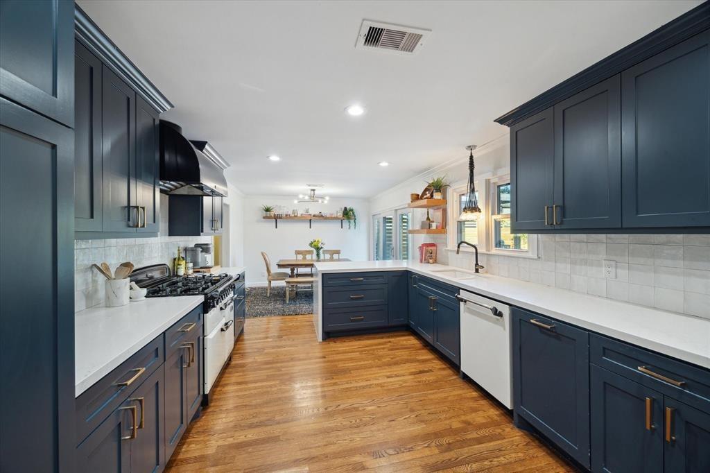 Randwick Dr, Houston, TX 77092