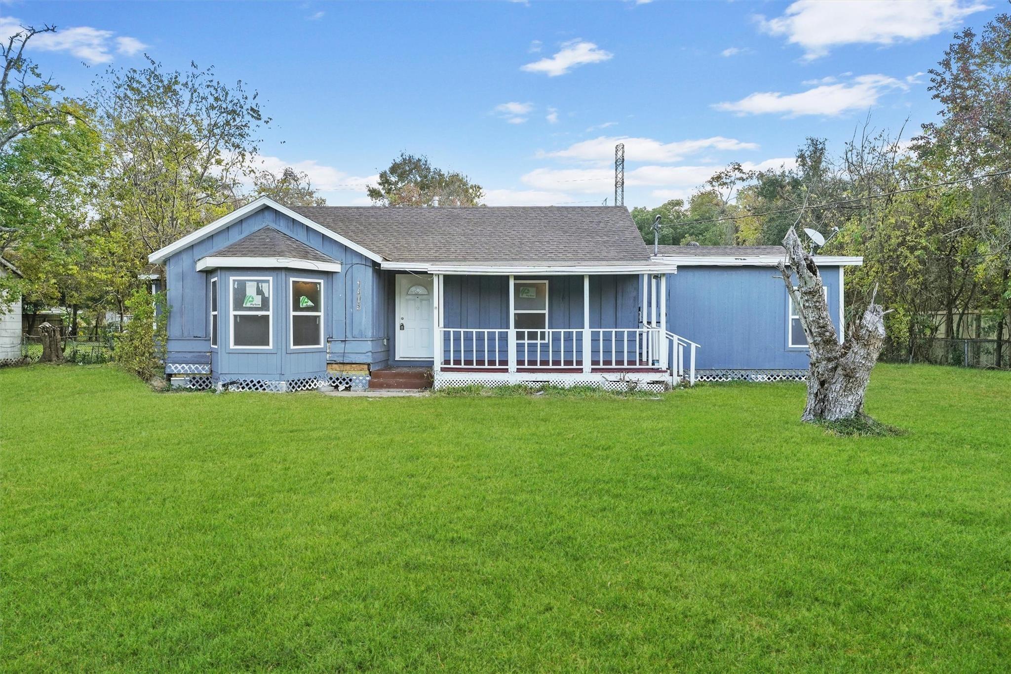 Palm St, La Marque, TX 77568