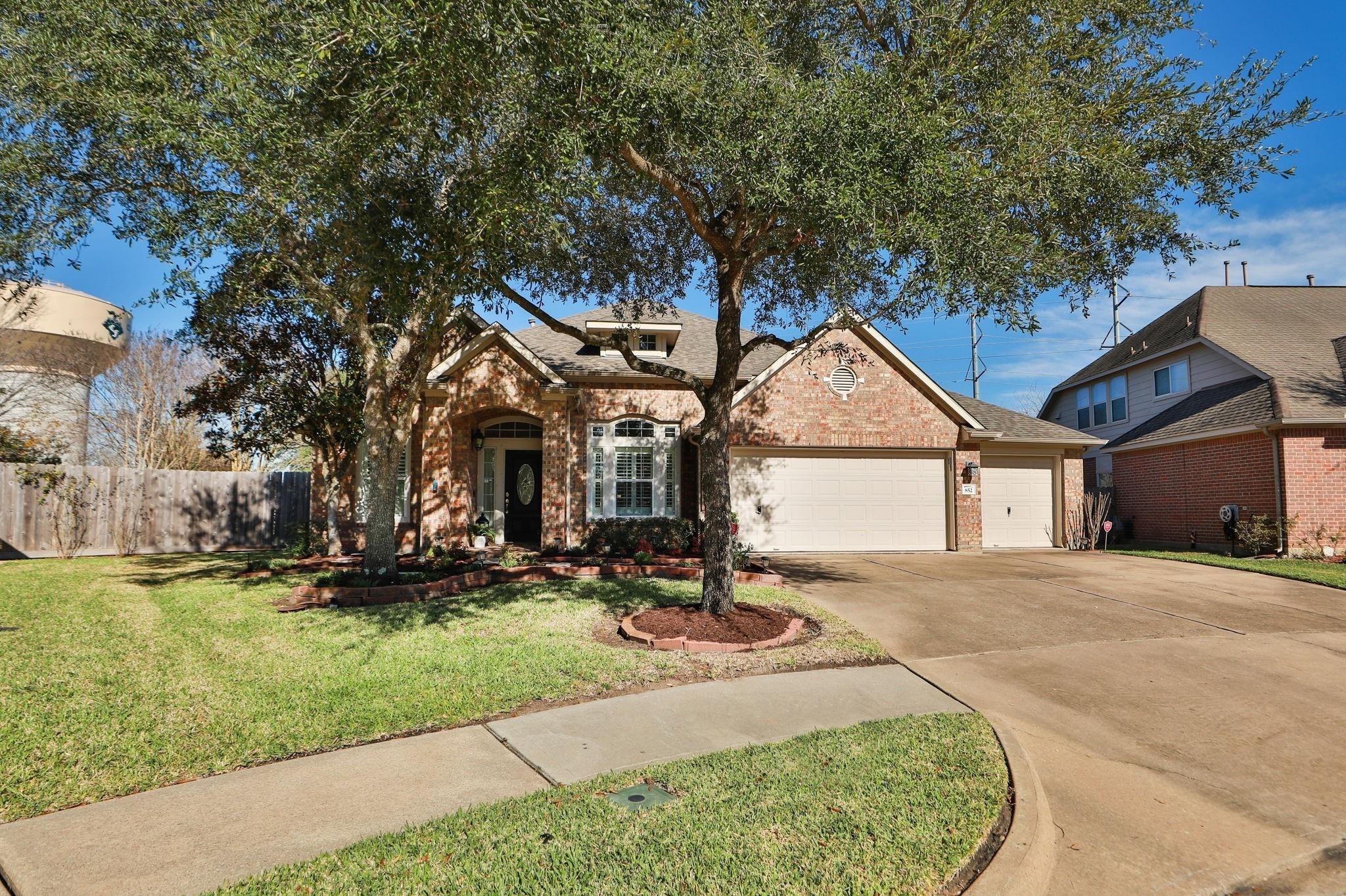 Shoal Pointe Ln, League City, TX 77573