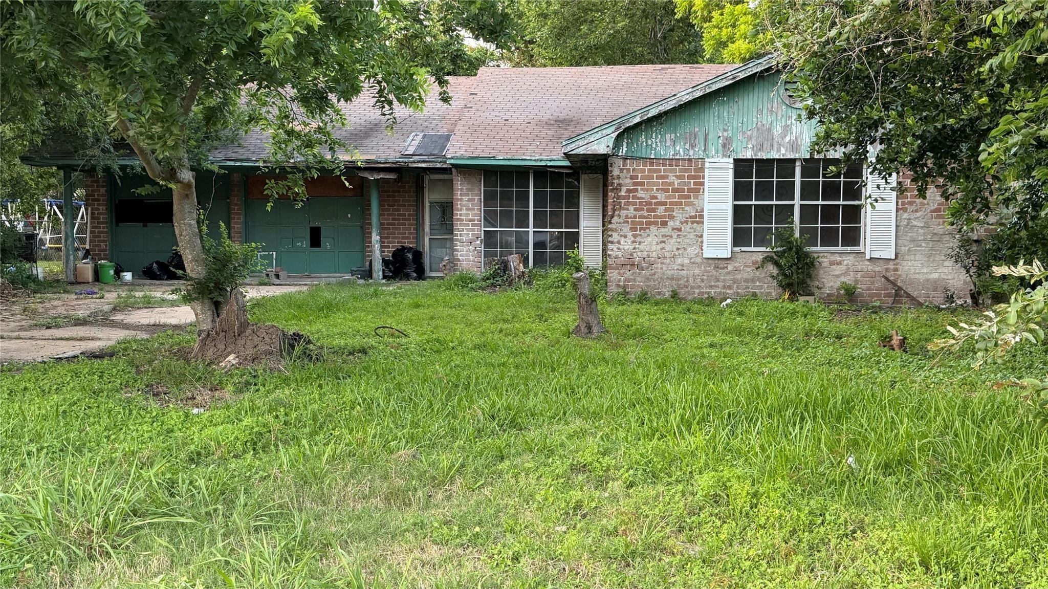 Sylvan St, La Porte, TX 77571