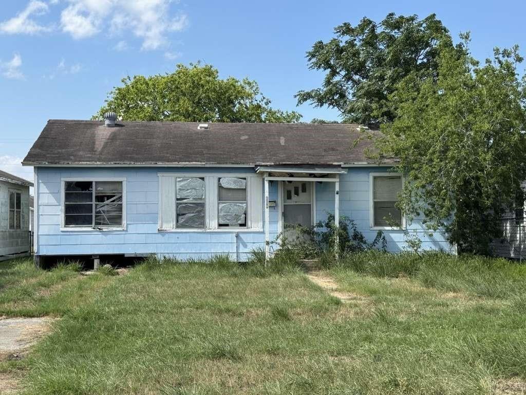 E 2nd St, Bishop, TX 78343