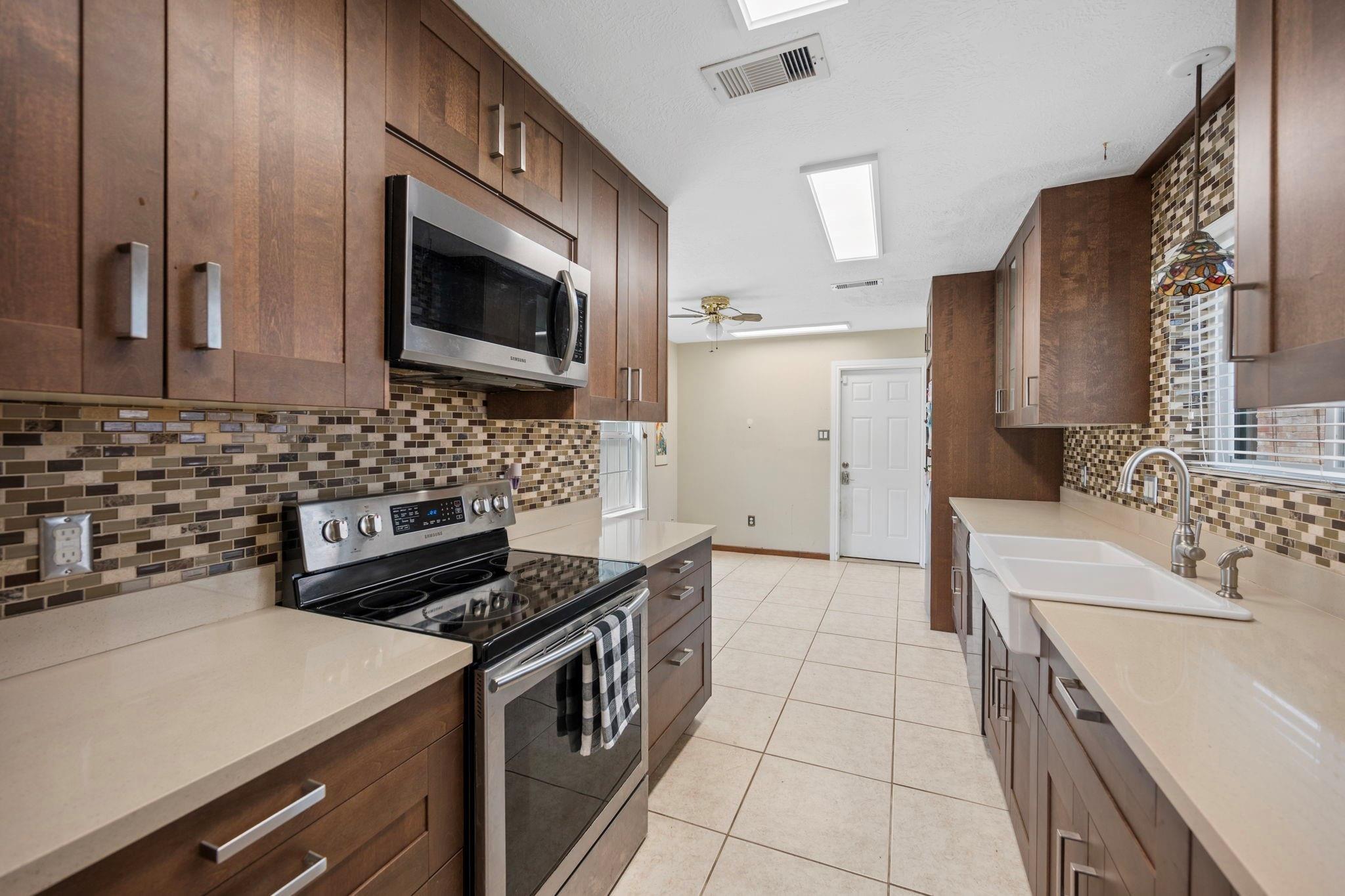 Colonial Ridge Dr, Friendswood, TX 77546
