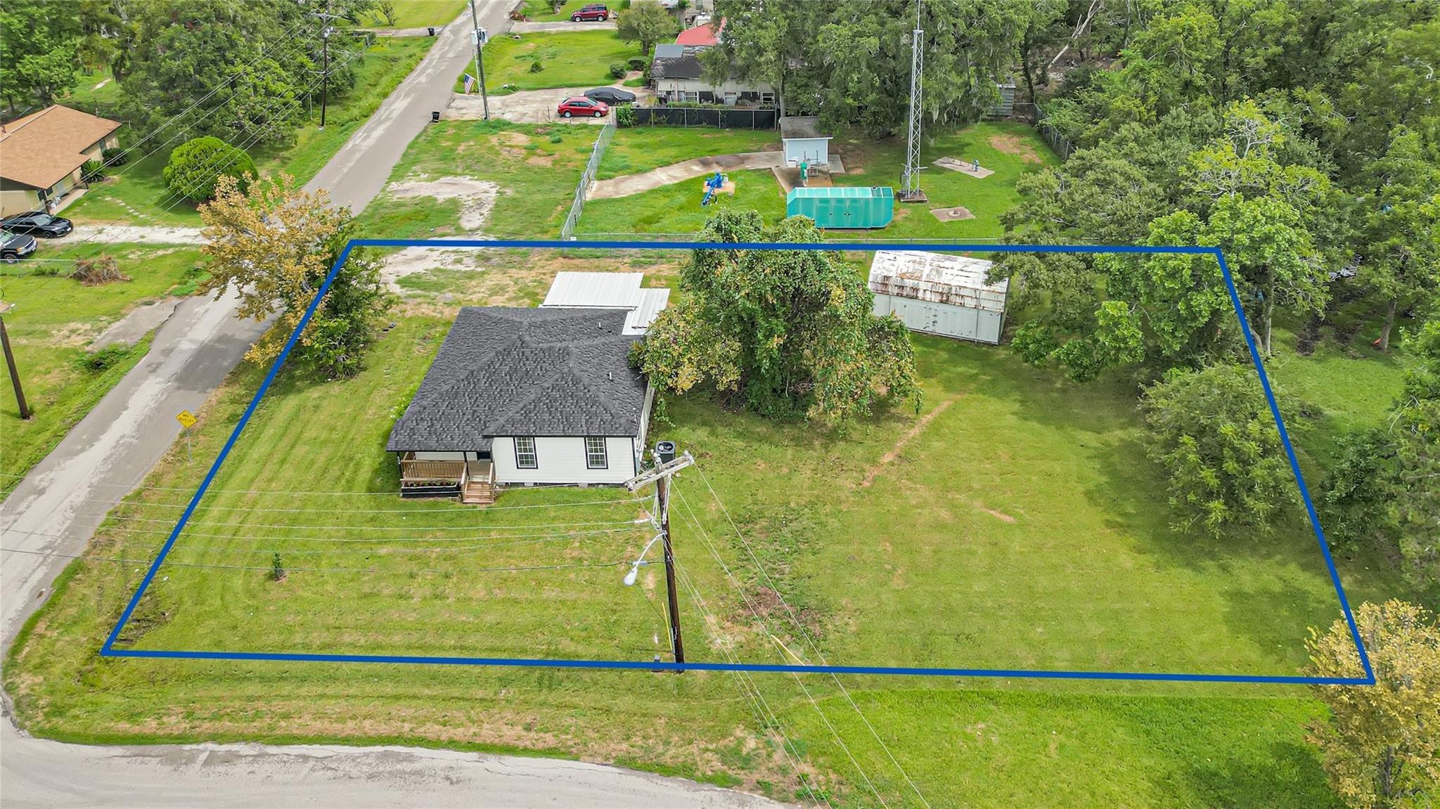 Yaupon St, Clute, TX 77531