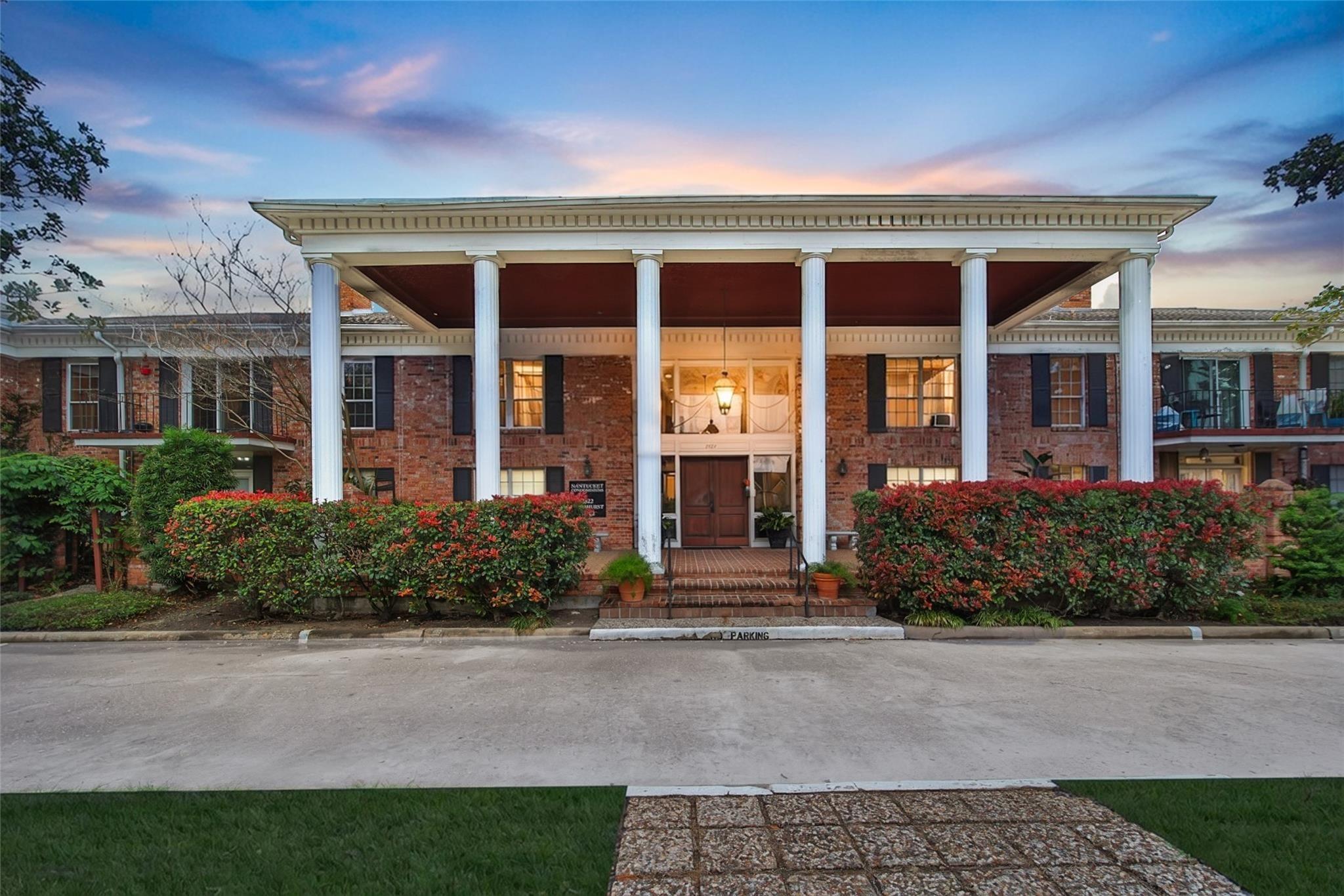 Briarhurst Dr, Houston, TX 77057
