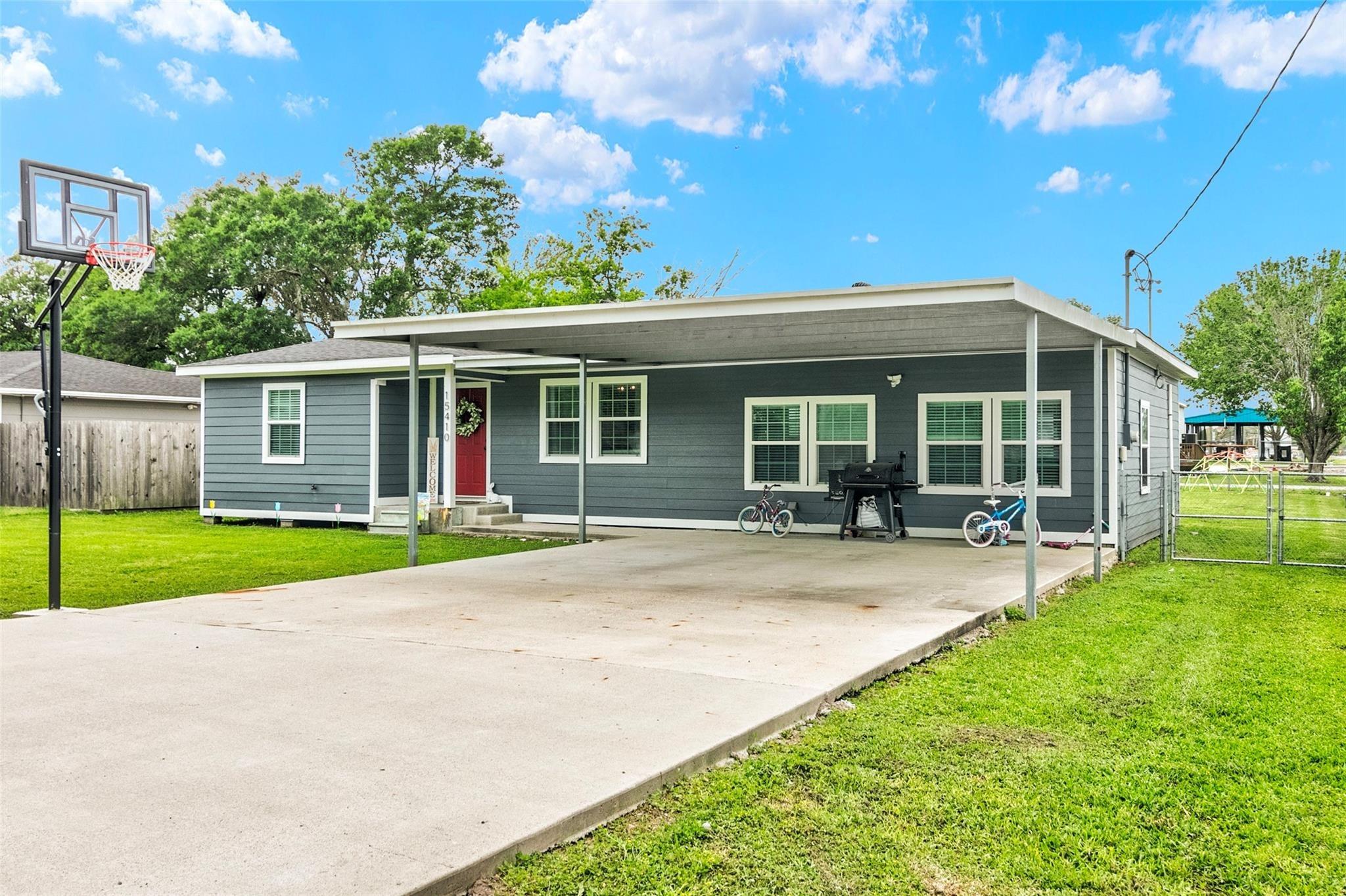 San Jacinto St, Hamshire, TX 77622