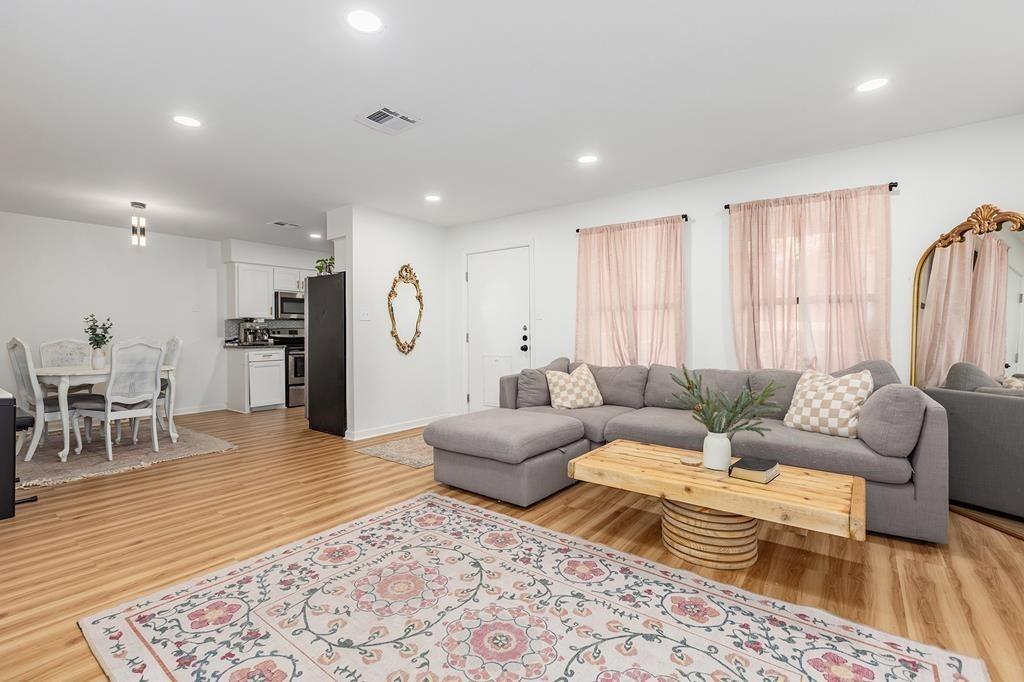 E Linn St, Huntington, TX 75949