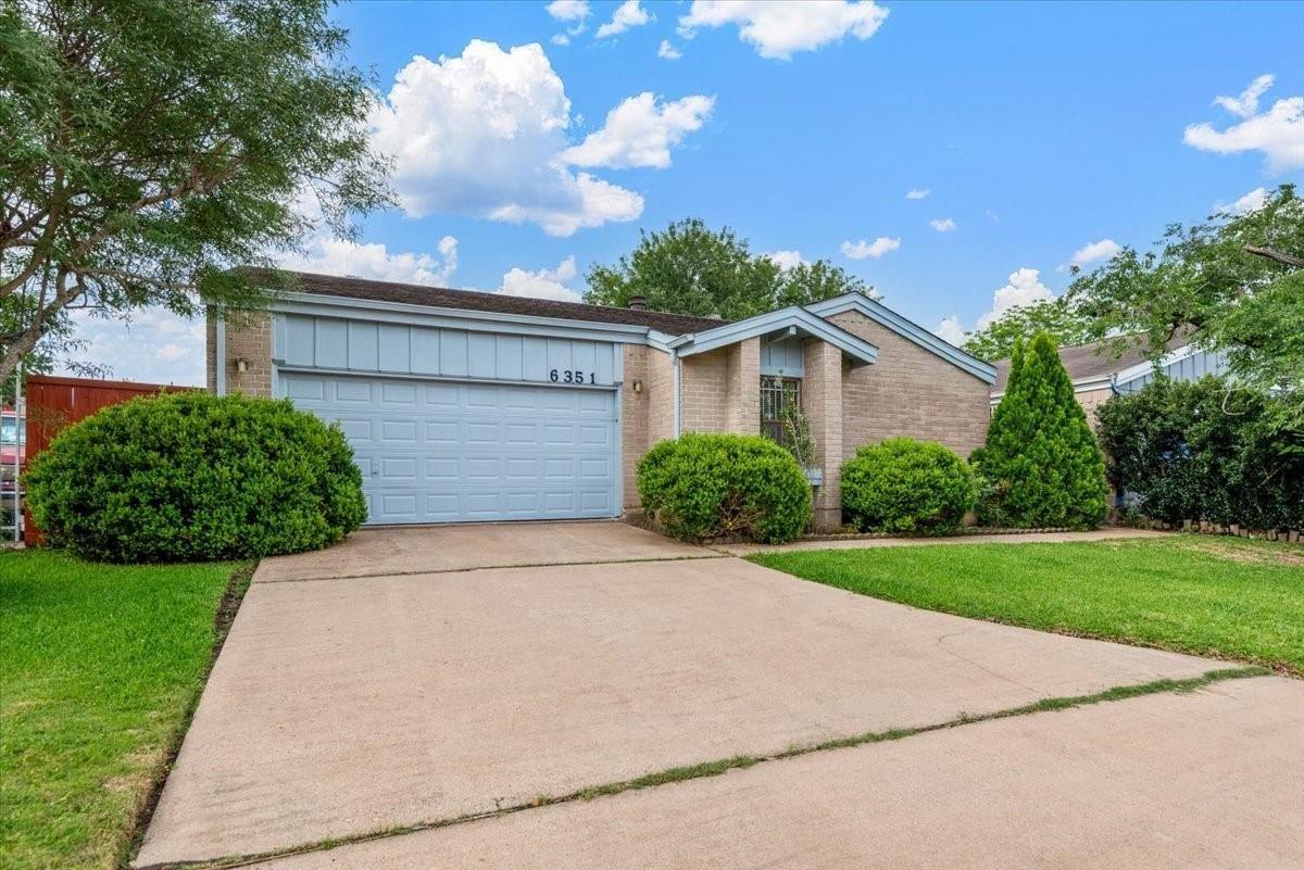 Cambridge Glen Ln, Houston, TX 77035