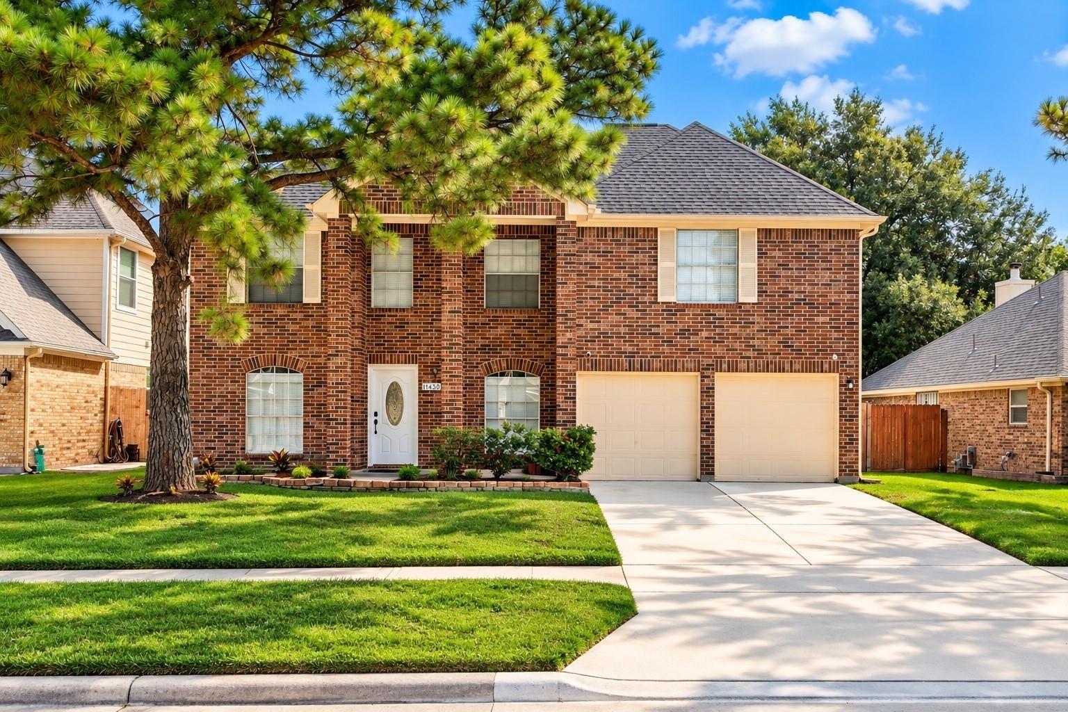 Weathering Oaks Dr, Houston, TX 77066