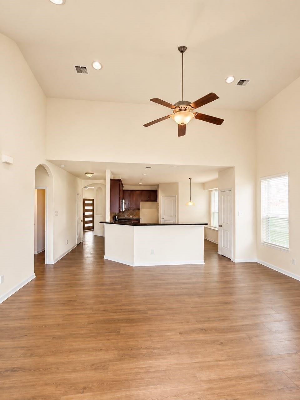 Mesquite Manor Ln, Richmond, TX 77407