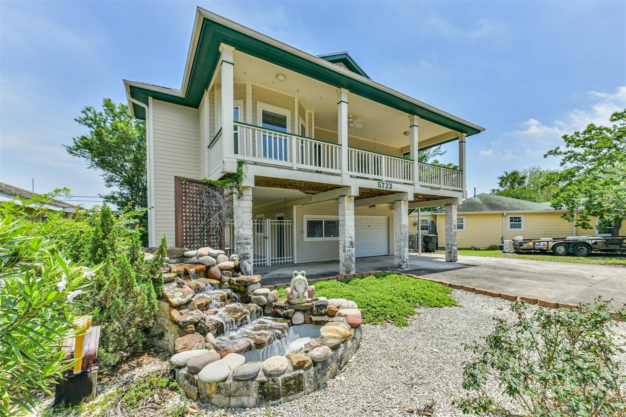 Stewart Ave, Galveston, TX 77551